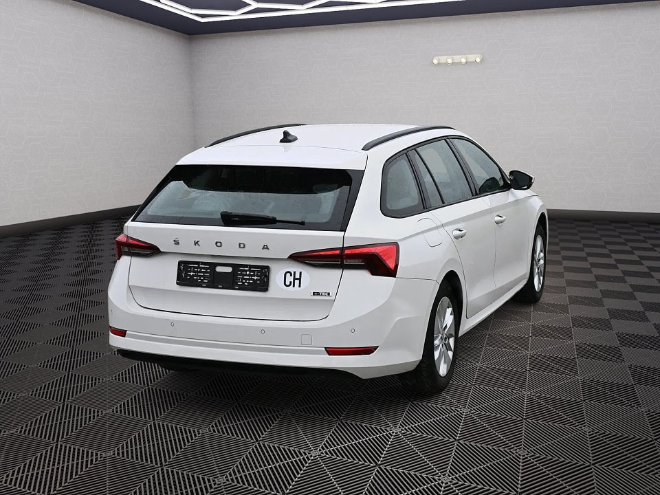 SKODA Octavia Combi 2.0 TDI Ambition-image-2