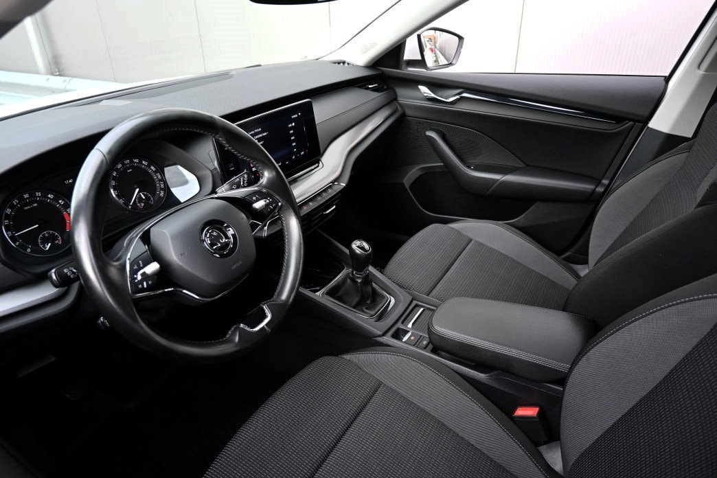 SKODA Octavia Combi 2.0 TDI Ambition-image-8