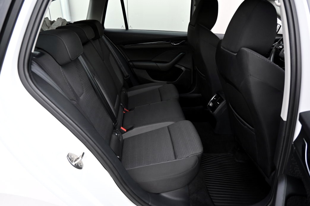 SKODA Octavia Combi 2.0 TDI Ambition-image-7
