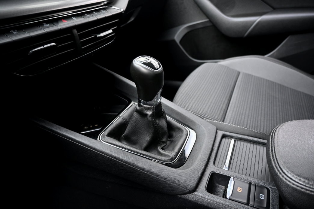 SKODA Octavia Combi 2.0 TDI Ambition-image-9