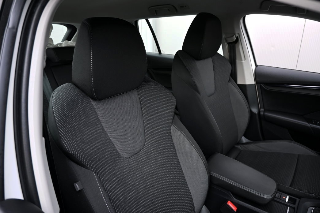 SKODA Octavia Combi 2.0 TDI Ambition-image-5