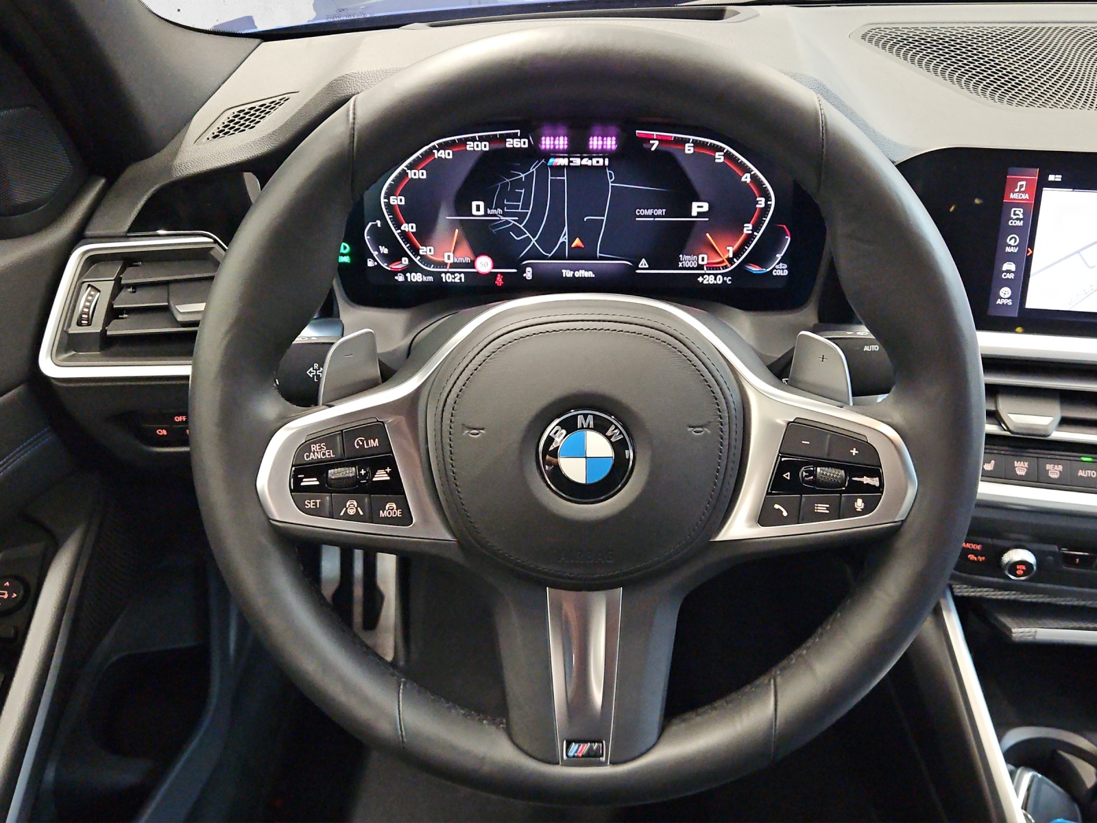 BMW M340i xDrive-image-11