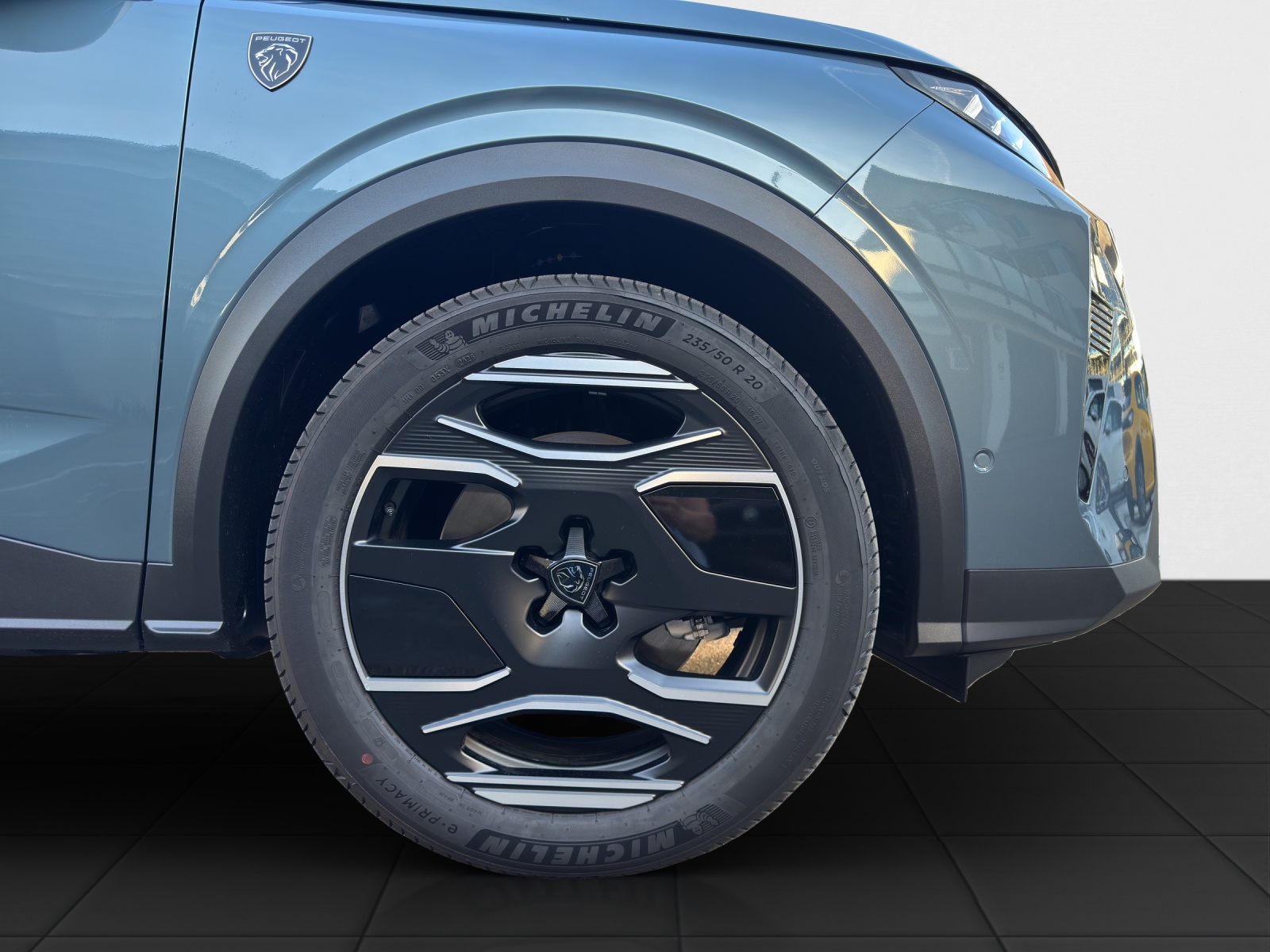 PEUGEOT 5008 1.6 PHEV 225 GT Exclusive-image-19