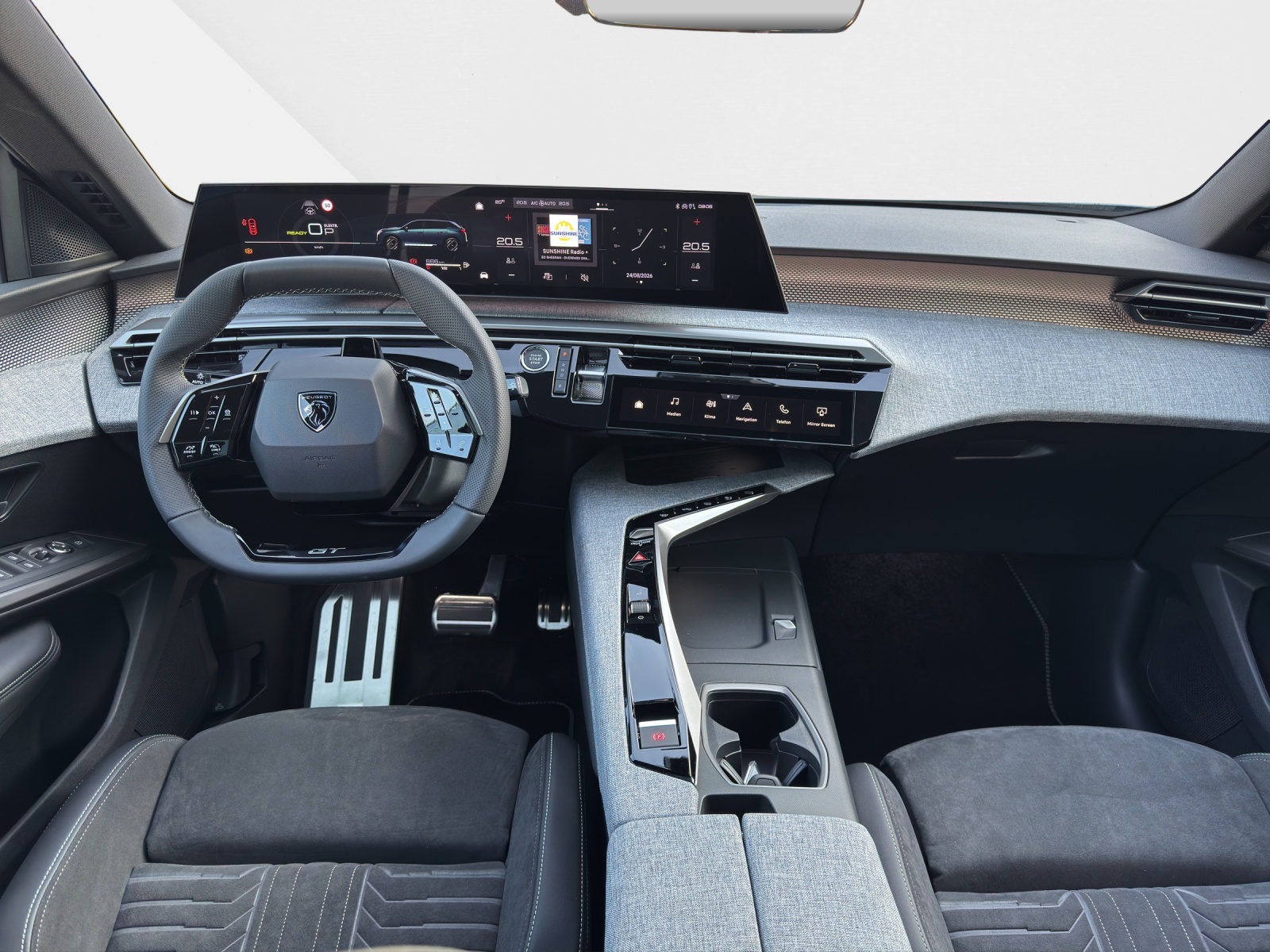 PEUGEOT 5008 1.6 PHEV 225 GT Exclusive-image-9