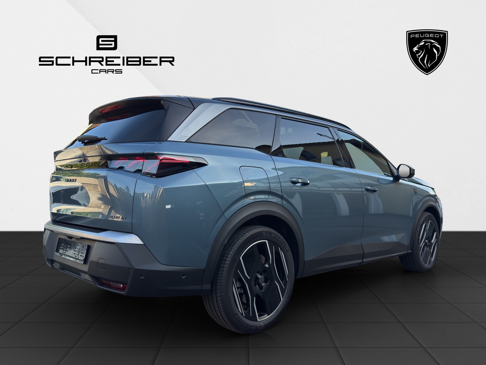 PEUGEOT 5008 1.6 PHEV 225 GT Exclusive-image-4