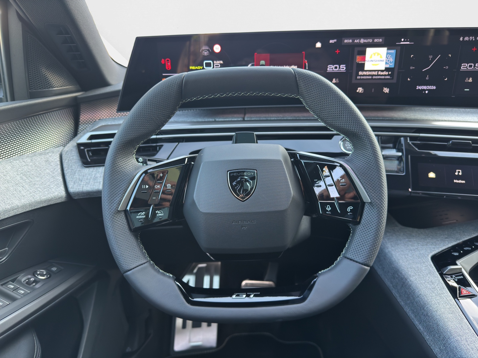 PEUGEOT 5008 1.6 PHEV 225 GT Exclusive-image-8
