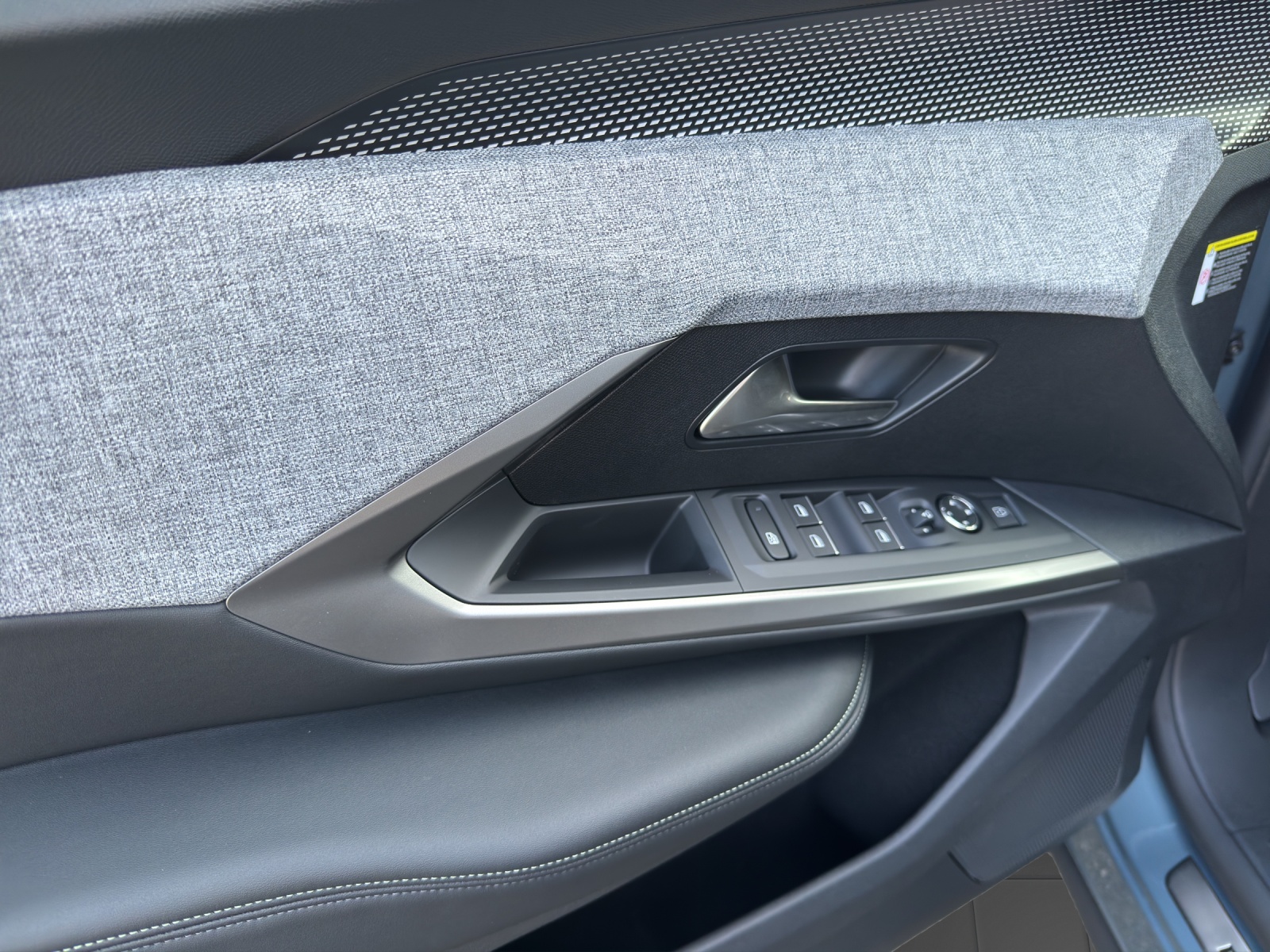 PEUGEOT 5008 1.6 PHEV 225 GT Exclusive-image-15