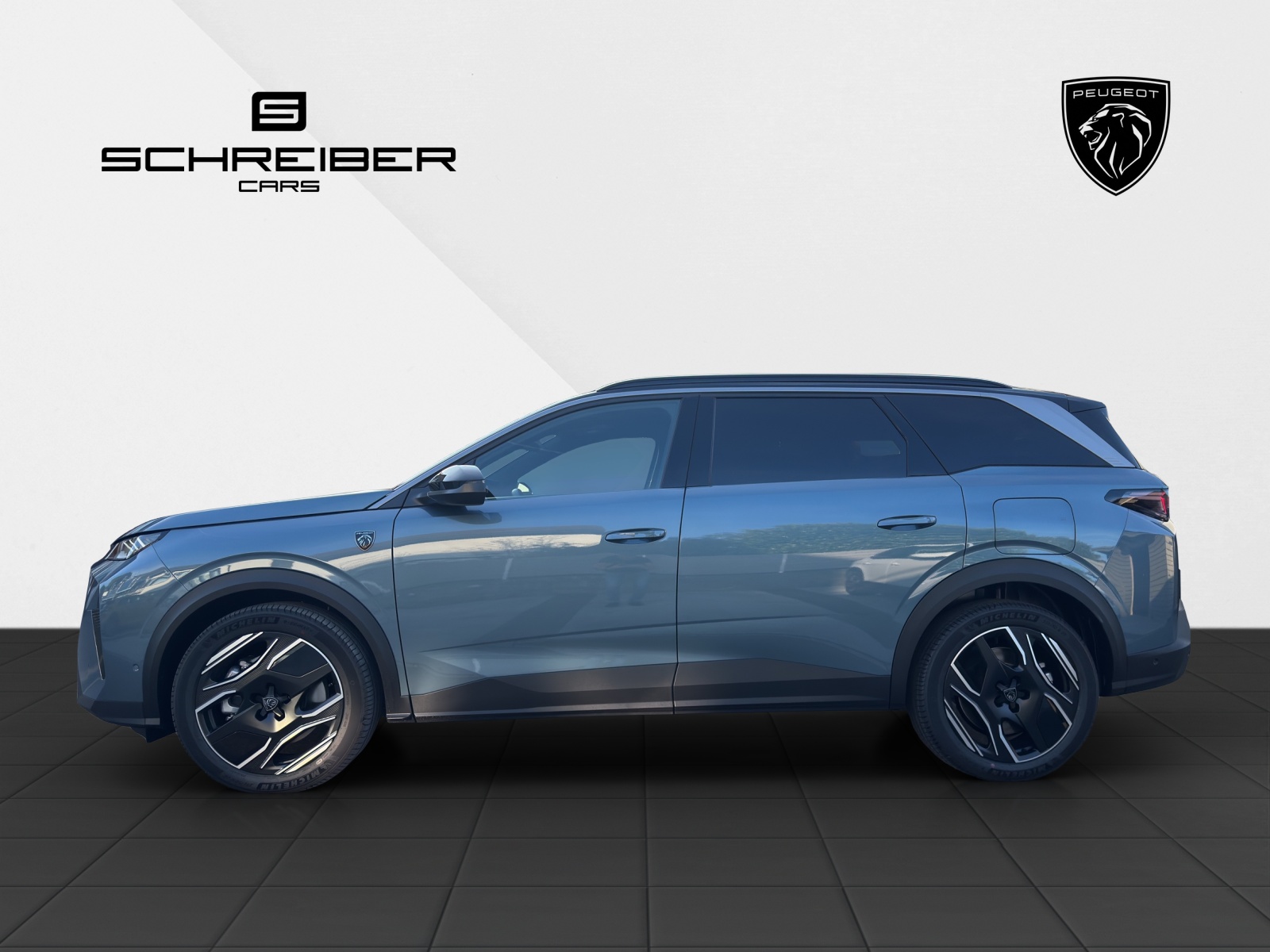 PEUGEOT 5008 1.6 PHEV 225 GT Exclusive-image-2
