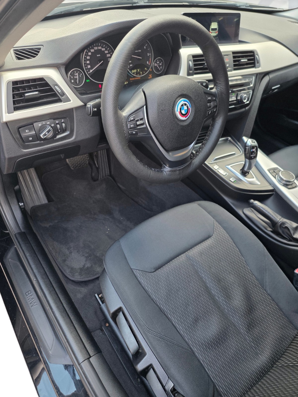 BMW 318d Touring Sport Line Steptronic-image-11