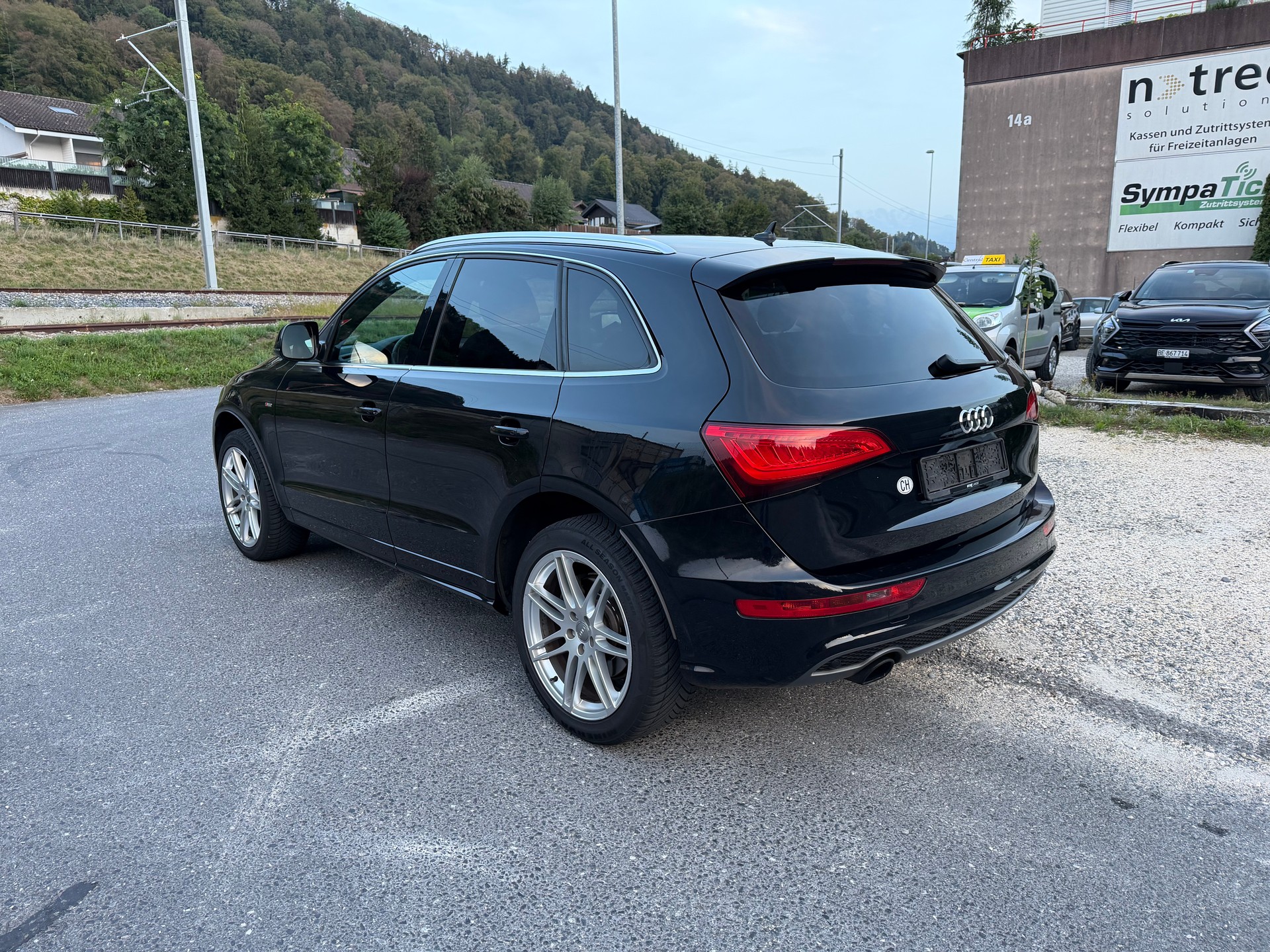 AUDI Q5 3.0 TFSI quattro S line-image-2