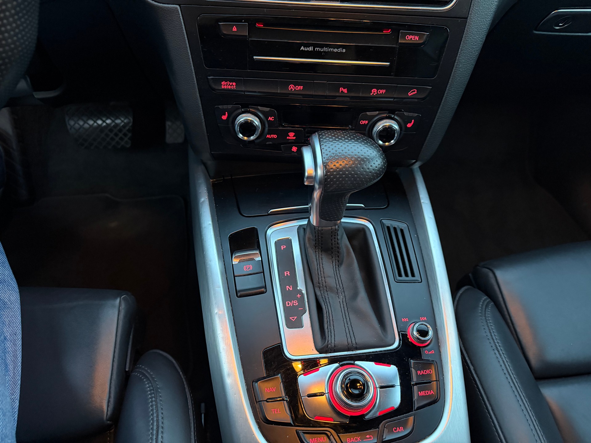 AUDI Q5 3.0 TFSI quattro S line-image-15