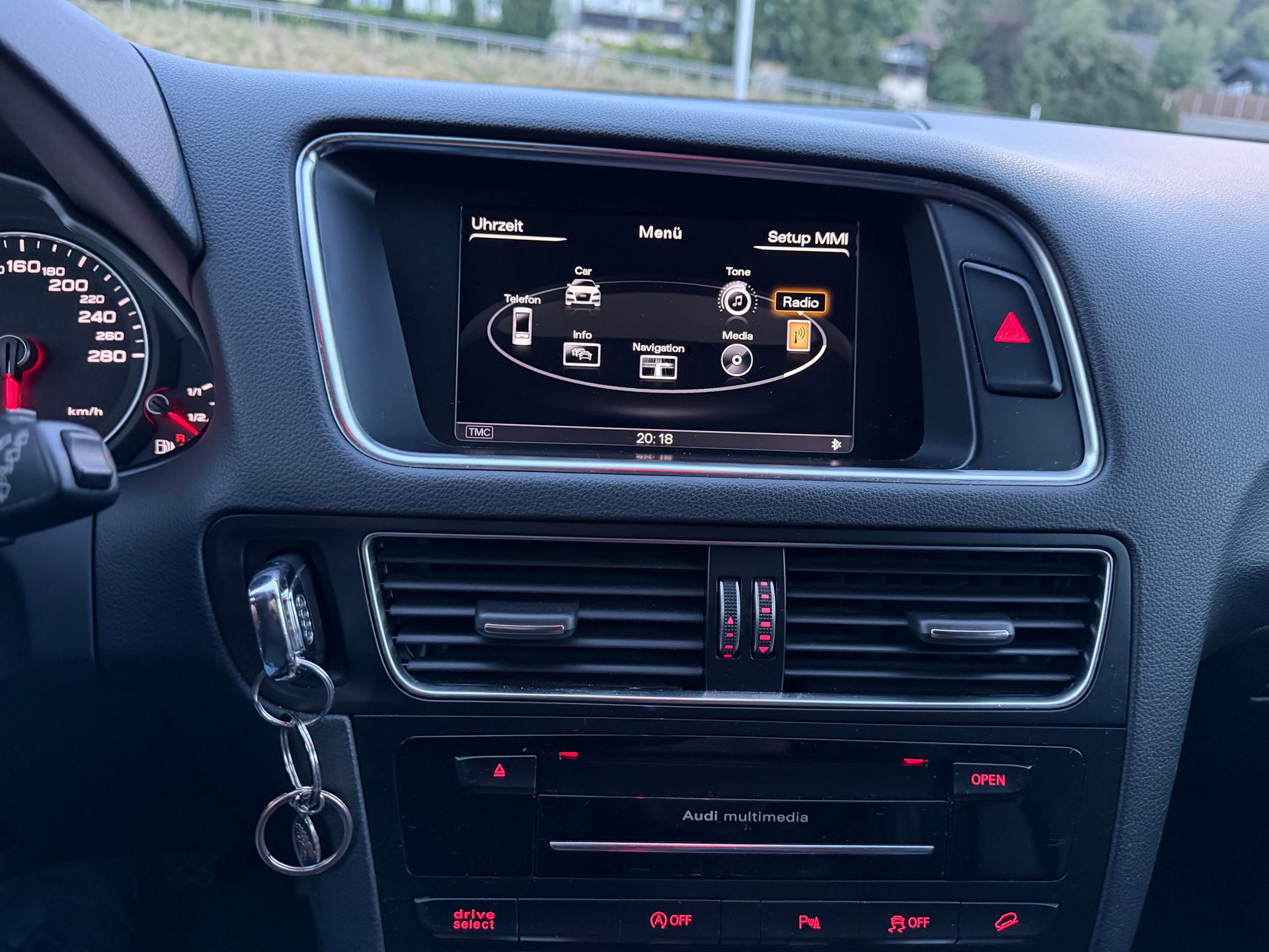 AUDI Q5 3.0 TFSI quattro S line-image-11