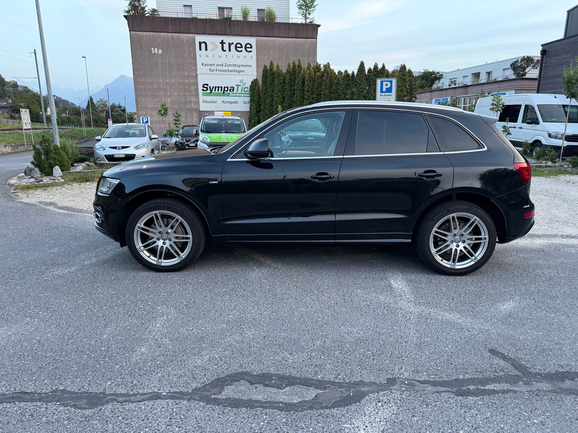 AUDI Q5 3.0 TFSI quattro S line-image-1