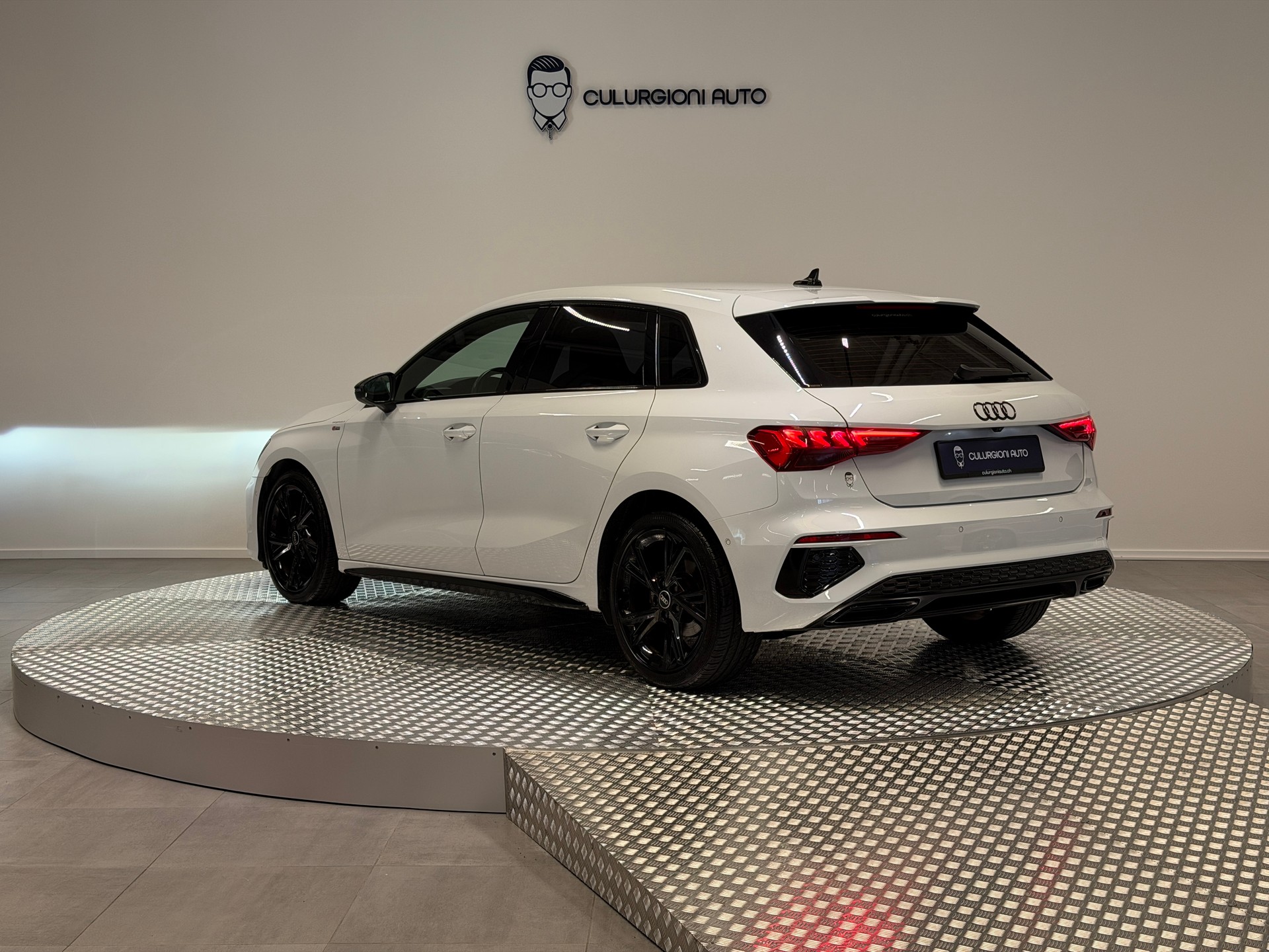 AUDI A3 Sportback 35 TFSI S line S-tronic-showroom-element-2