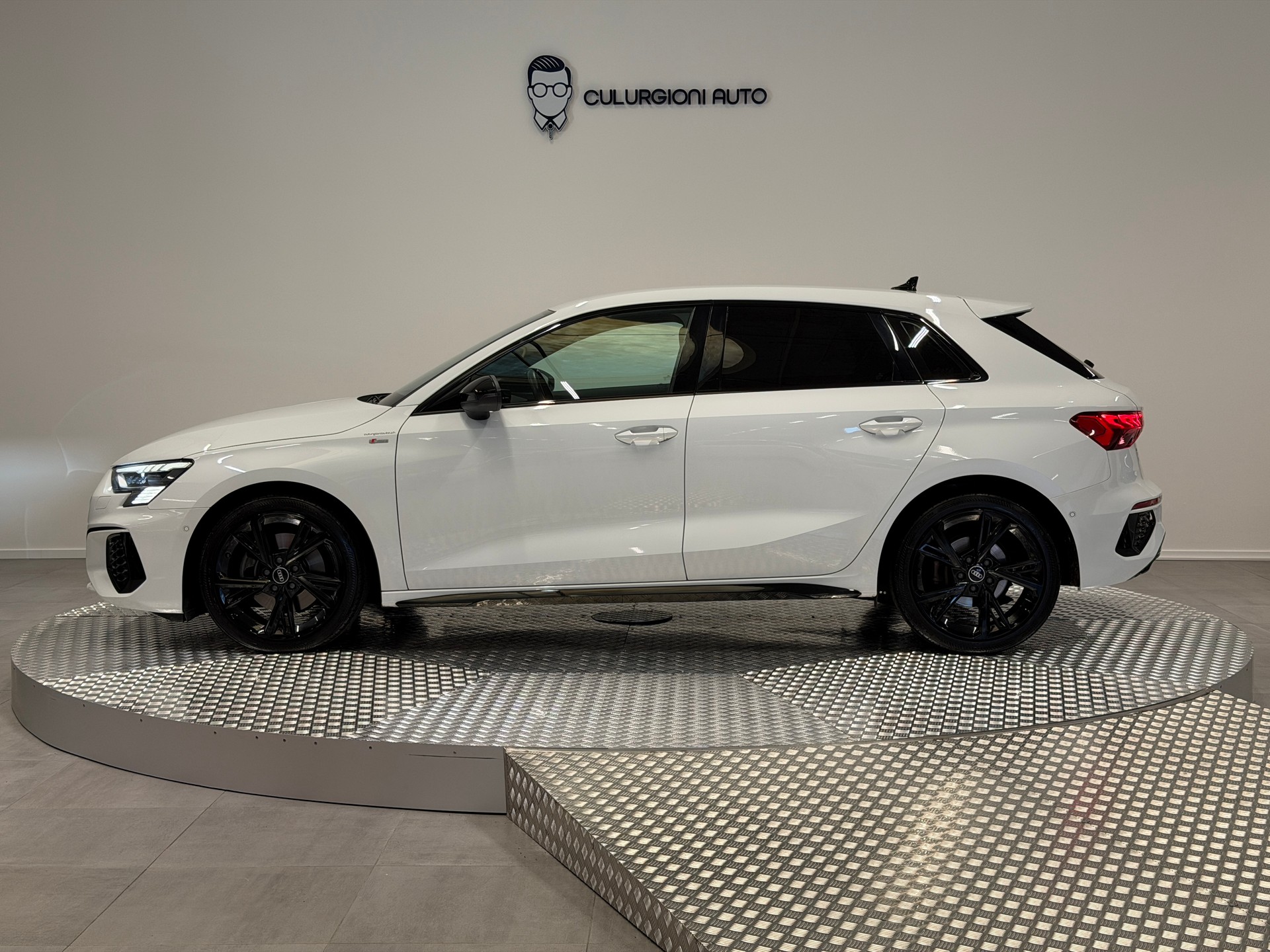 AUDI A3 Sportback 35 TFSI S line S-tronic-showroom-element-1