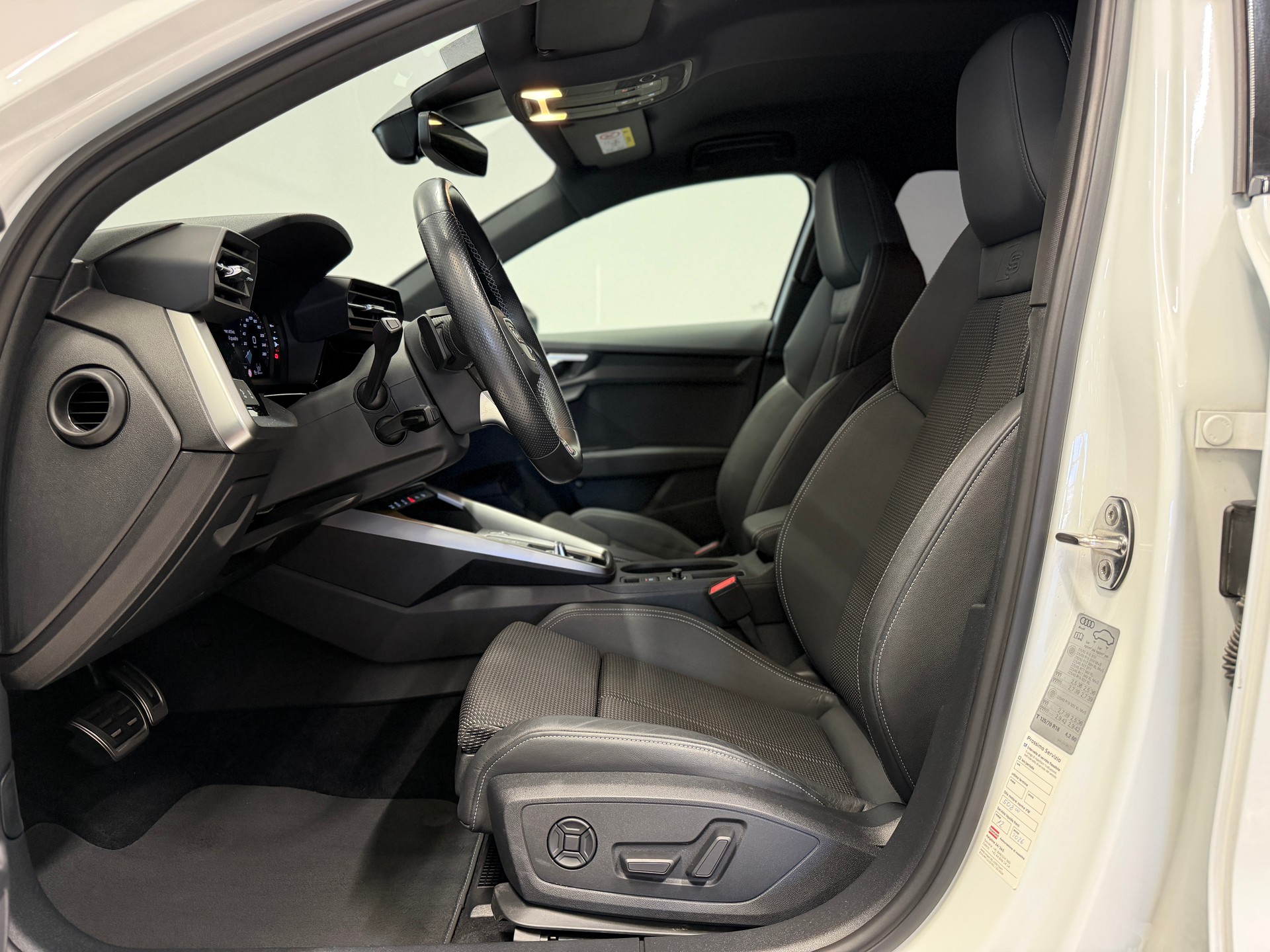 AUDI A3 Sportback 35 TFSI S line S-tronic-image-11