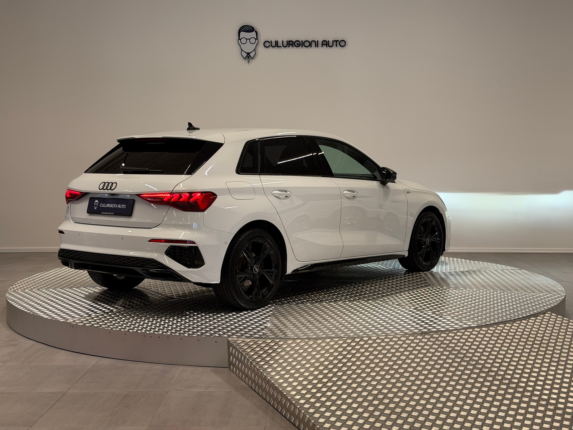 AUDI A3 Sportback 35 TFSI S line S-tronic-image-4
