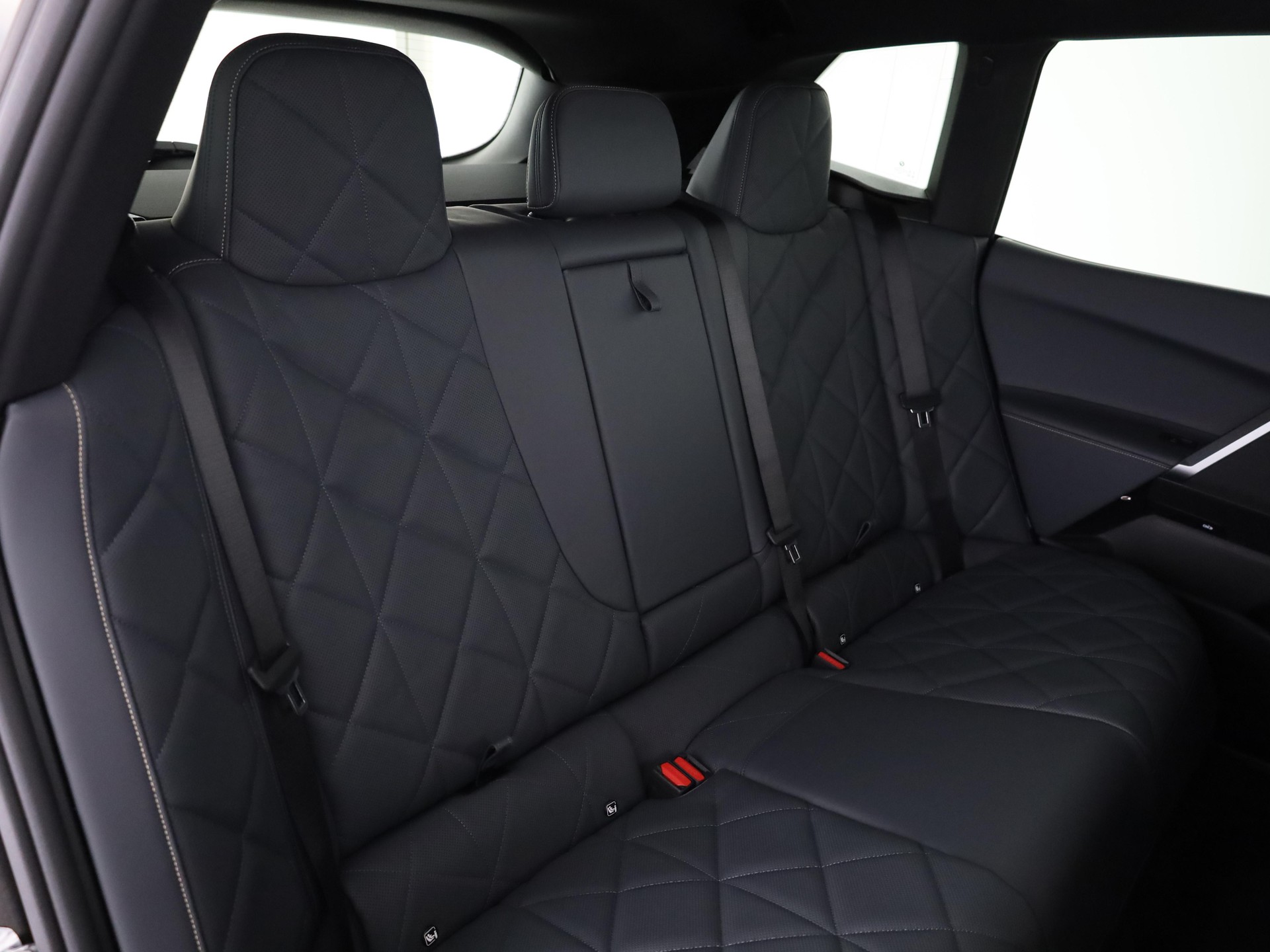BMW iX xDrive60-image-13