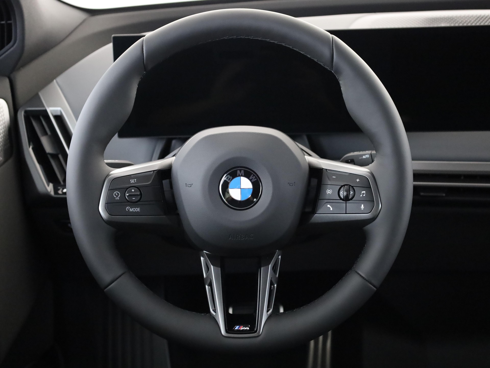 BMW iX xDrive60-image-18