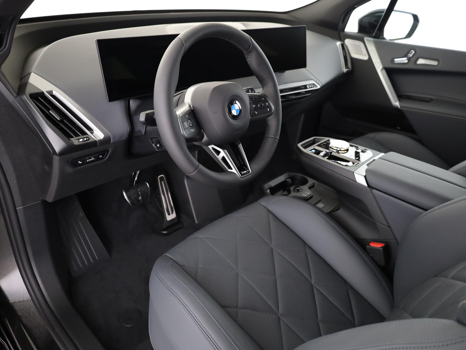 BMW iX xDrive60-image-8