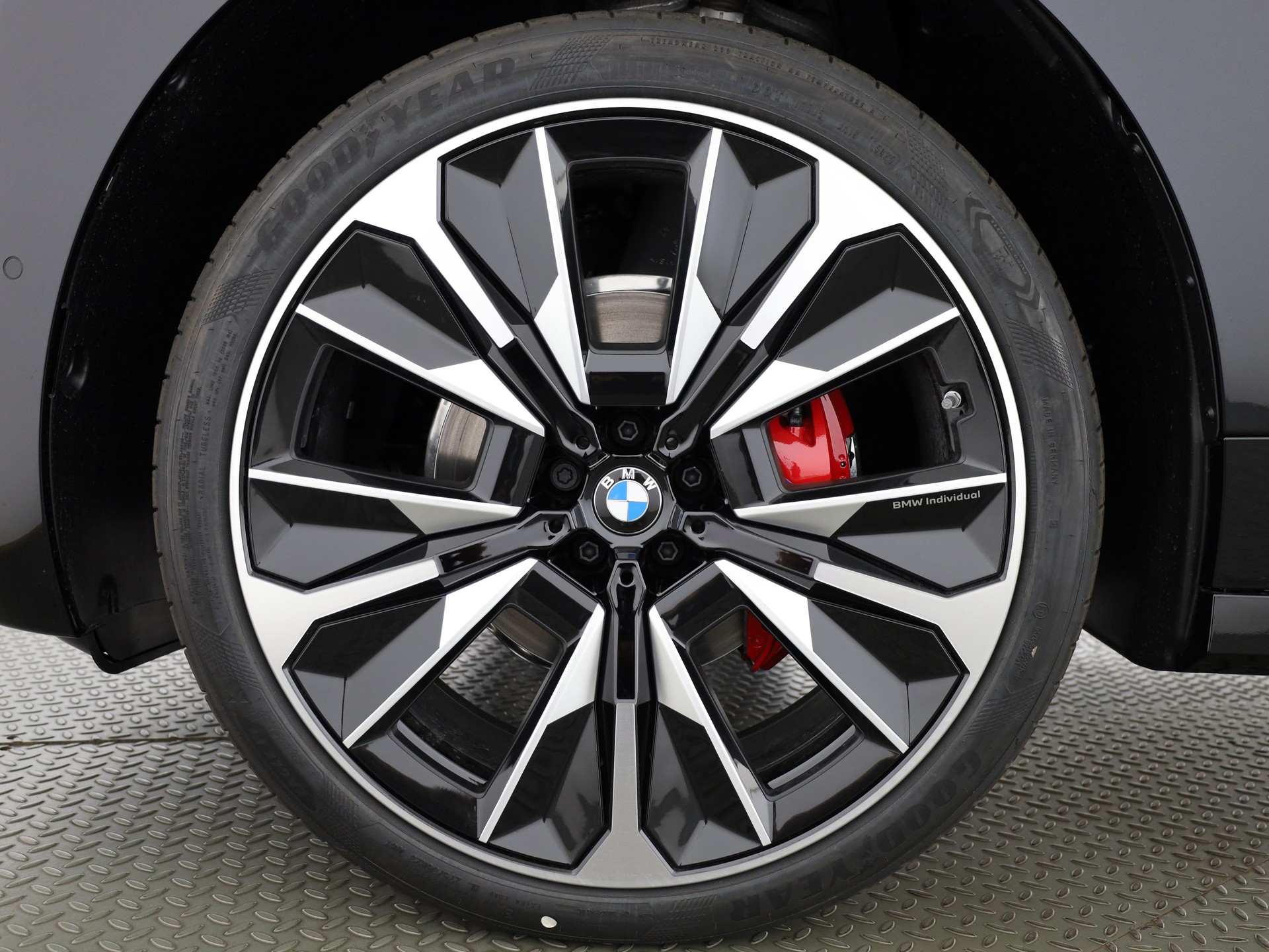 BMW iX xDrive60-image-21