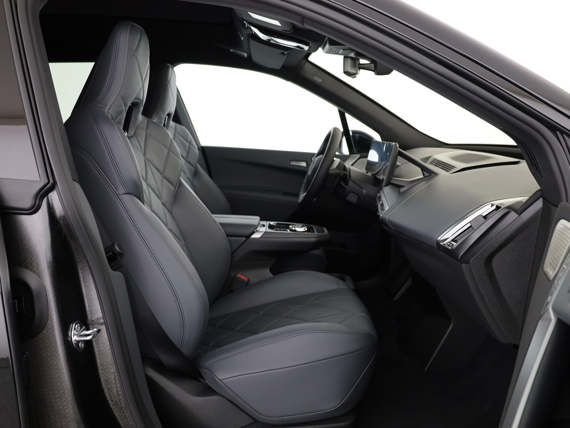 BMW iX xDrive60-image-15