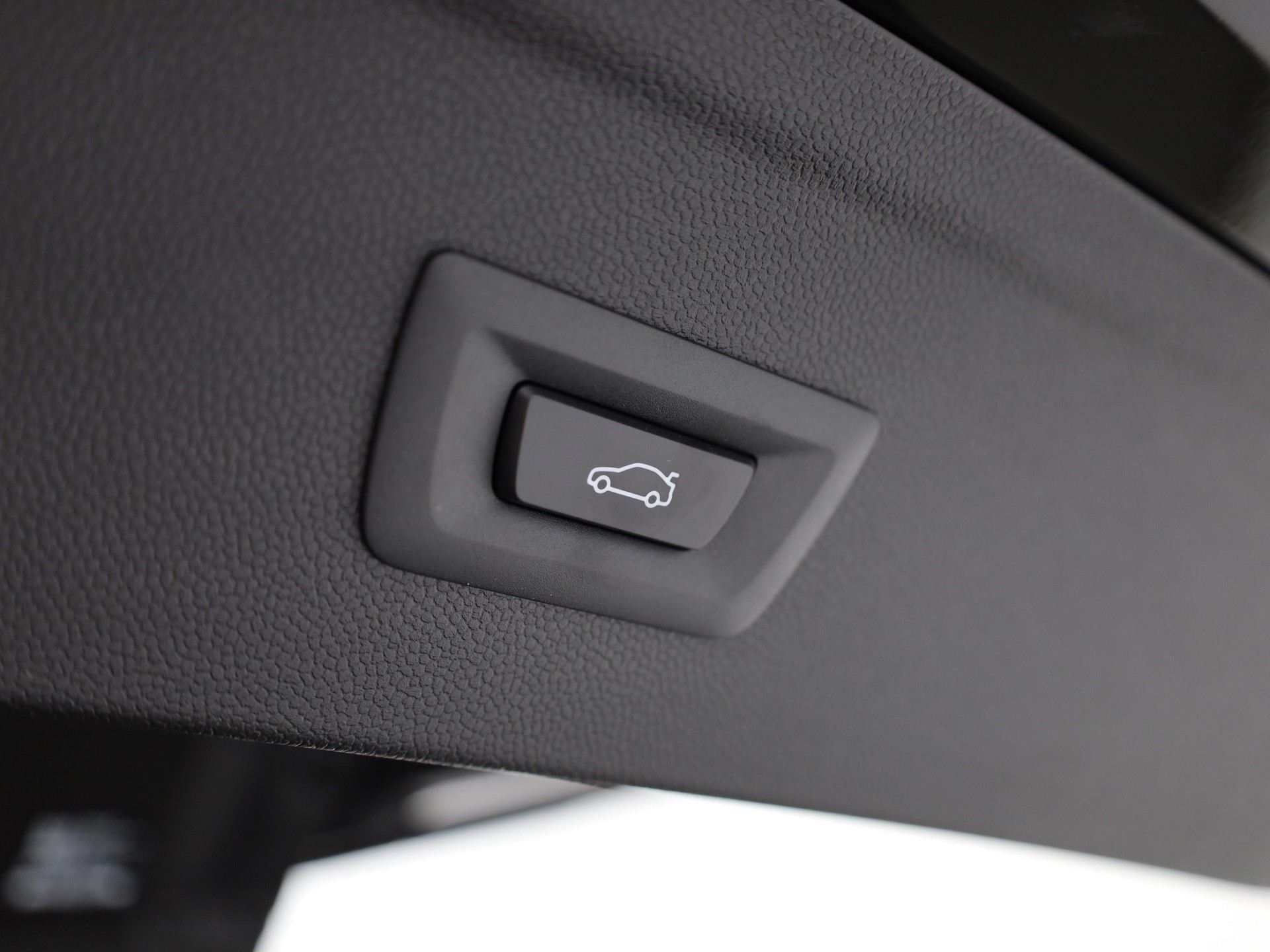 BMW iX xDrive60-image-22