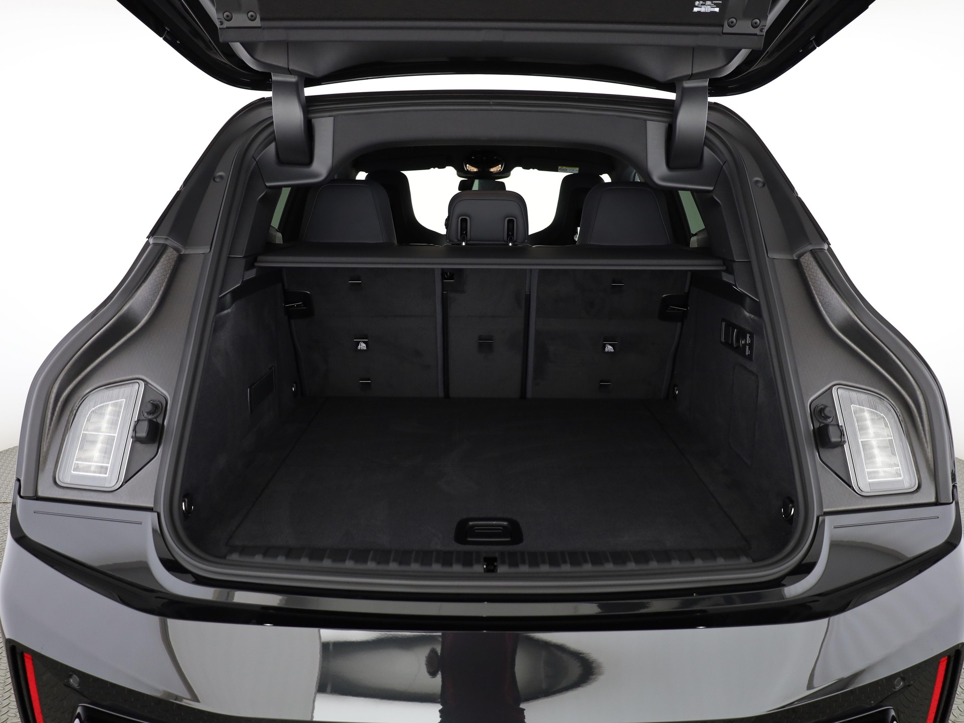 BMW iX xDrive60-image-6