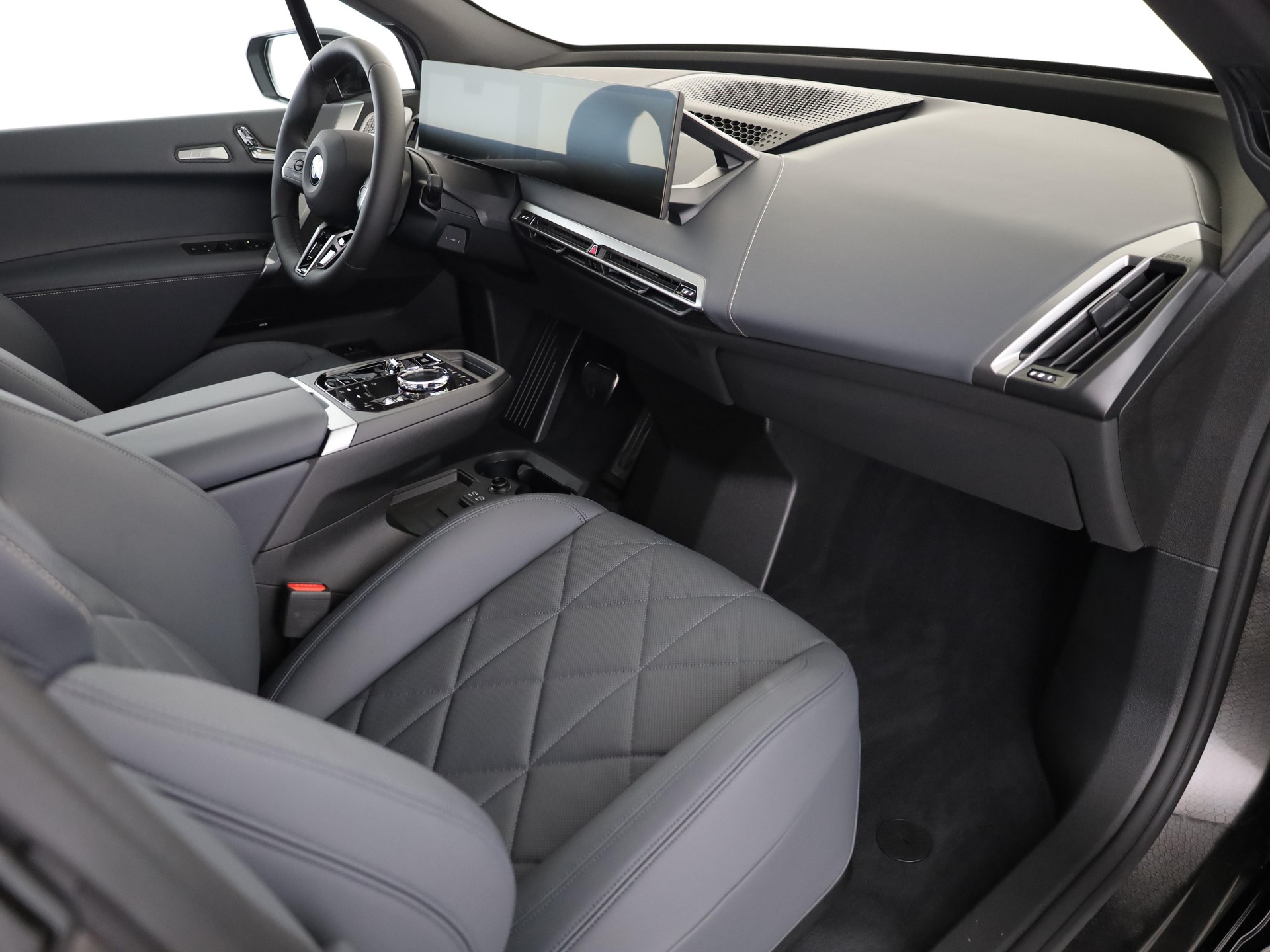 BMW iX xDrive60-image-14