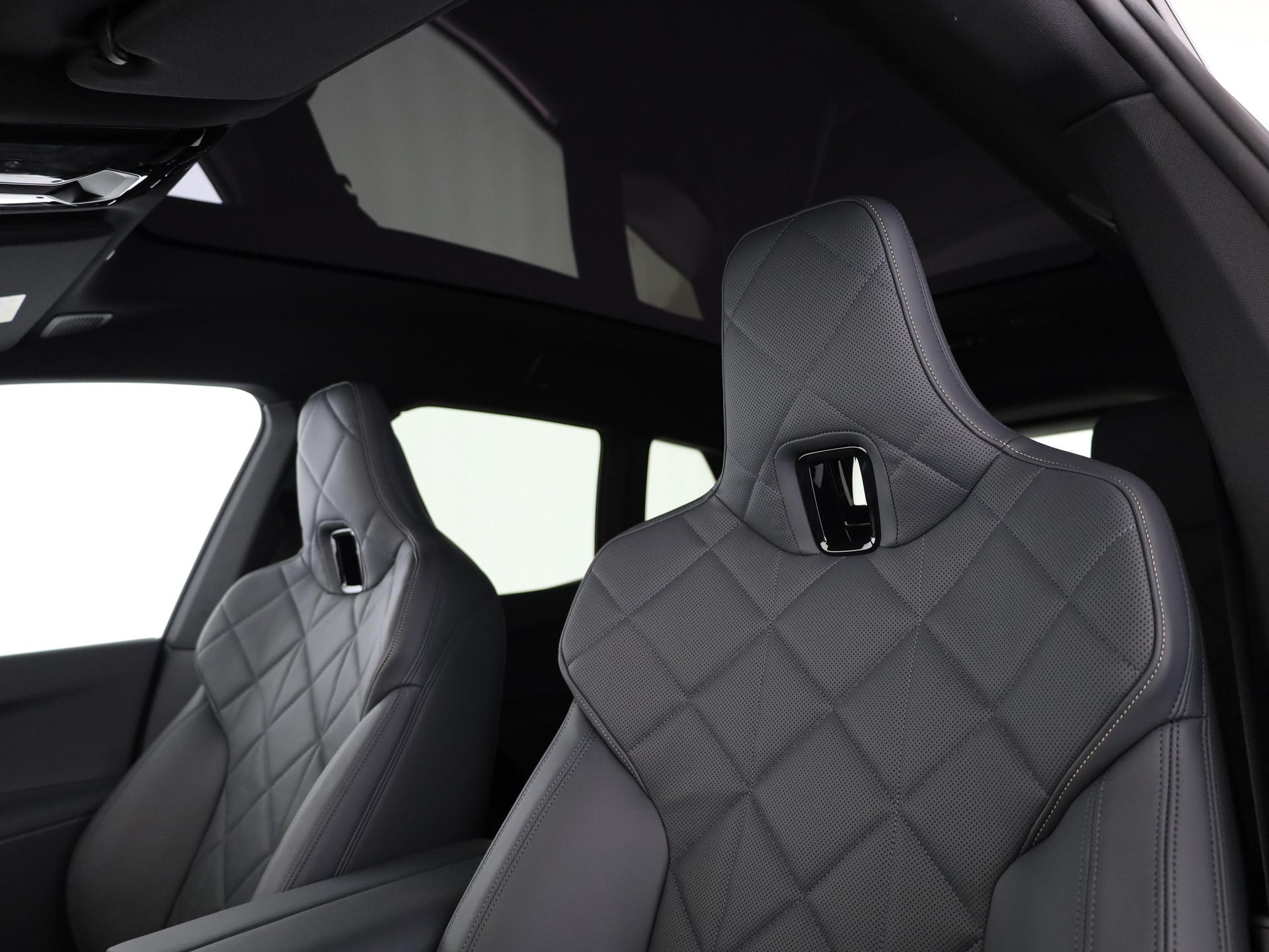 BMW iX xDrive60-image-12