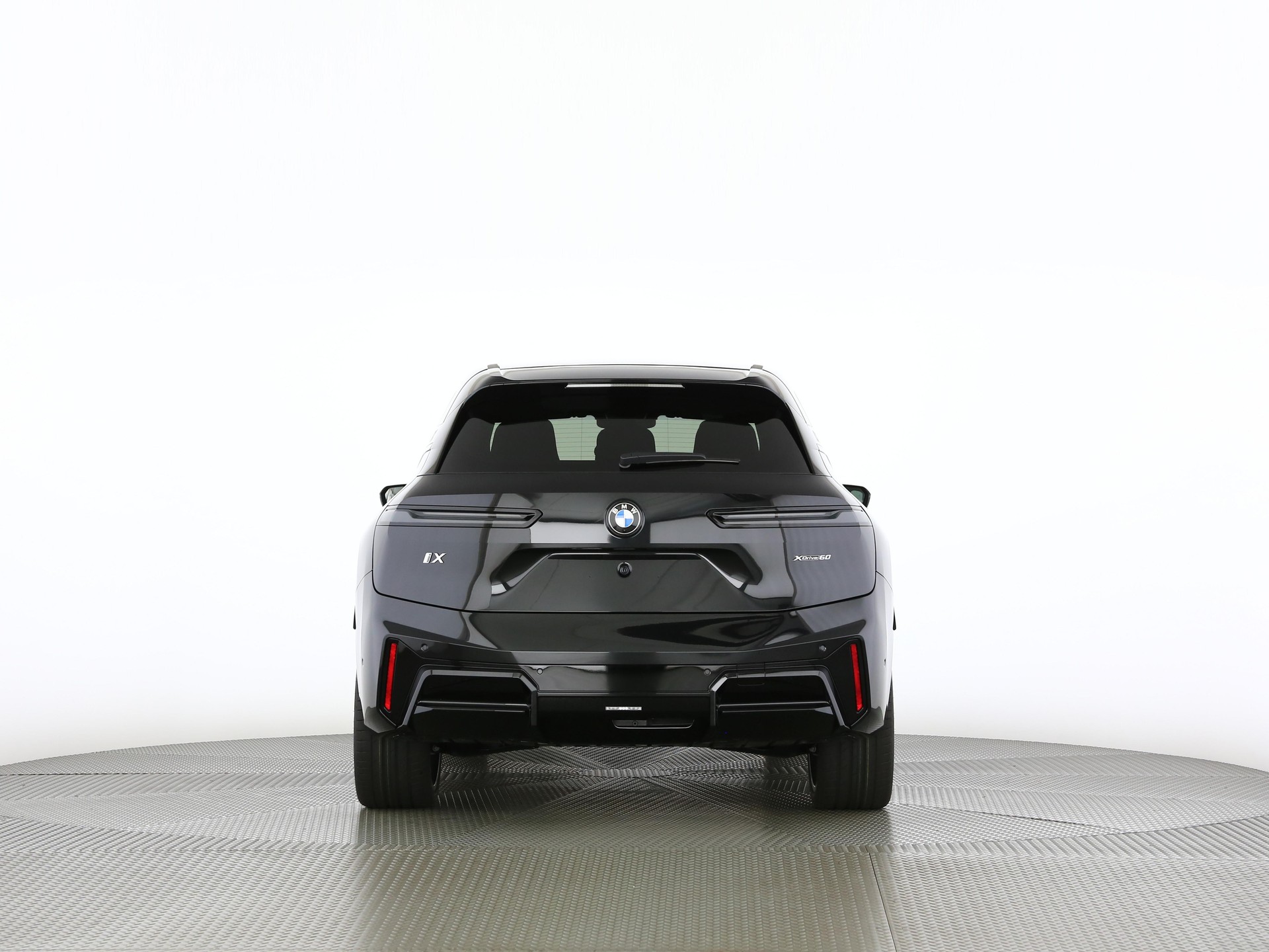BMW iX xDrive60-image-3