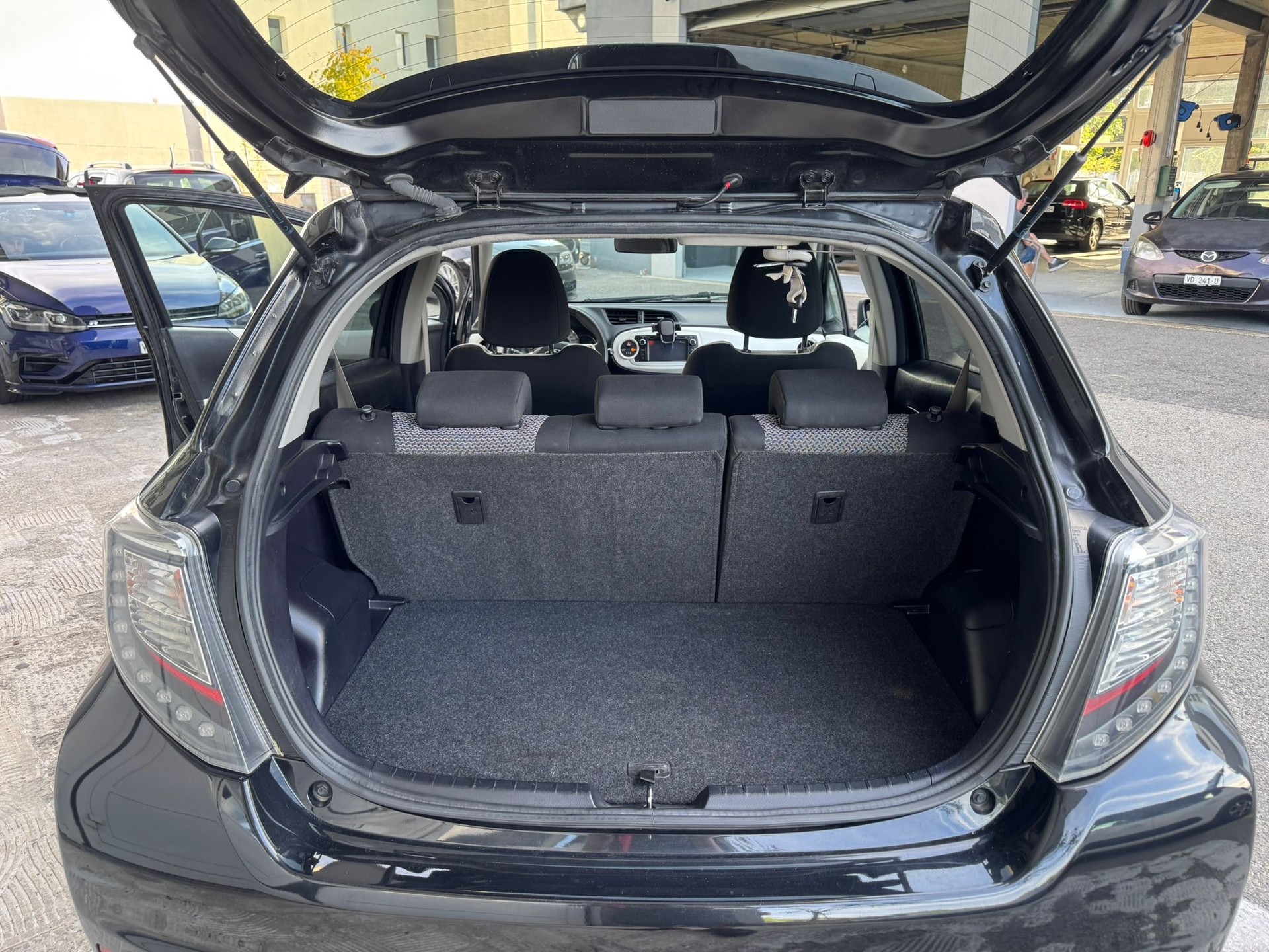 TOYOTA Yaris 1.33 Style-image-6