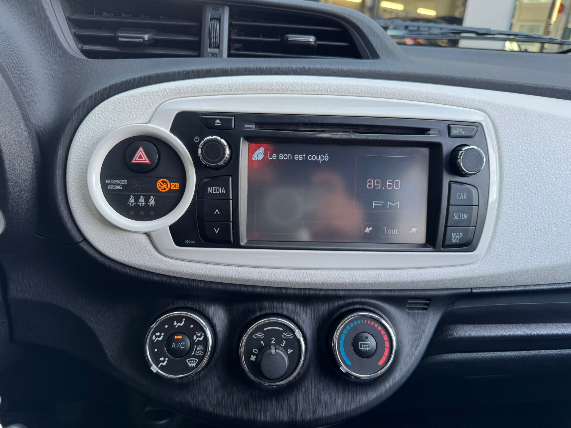 TOYOTA Yaris 1.33 Style-image-19