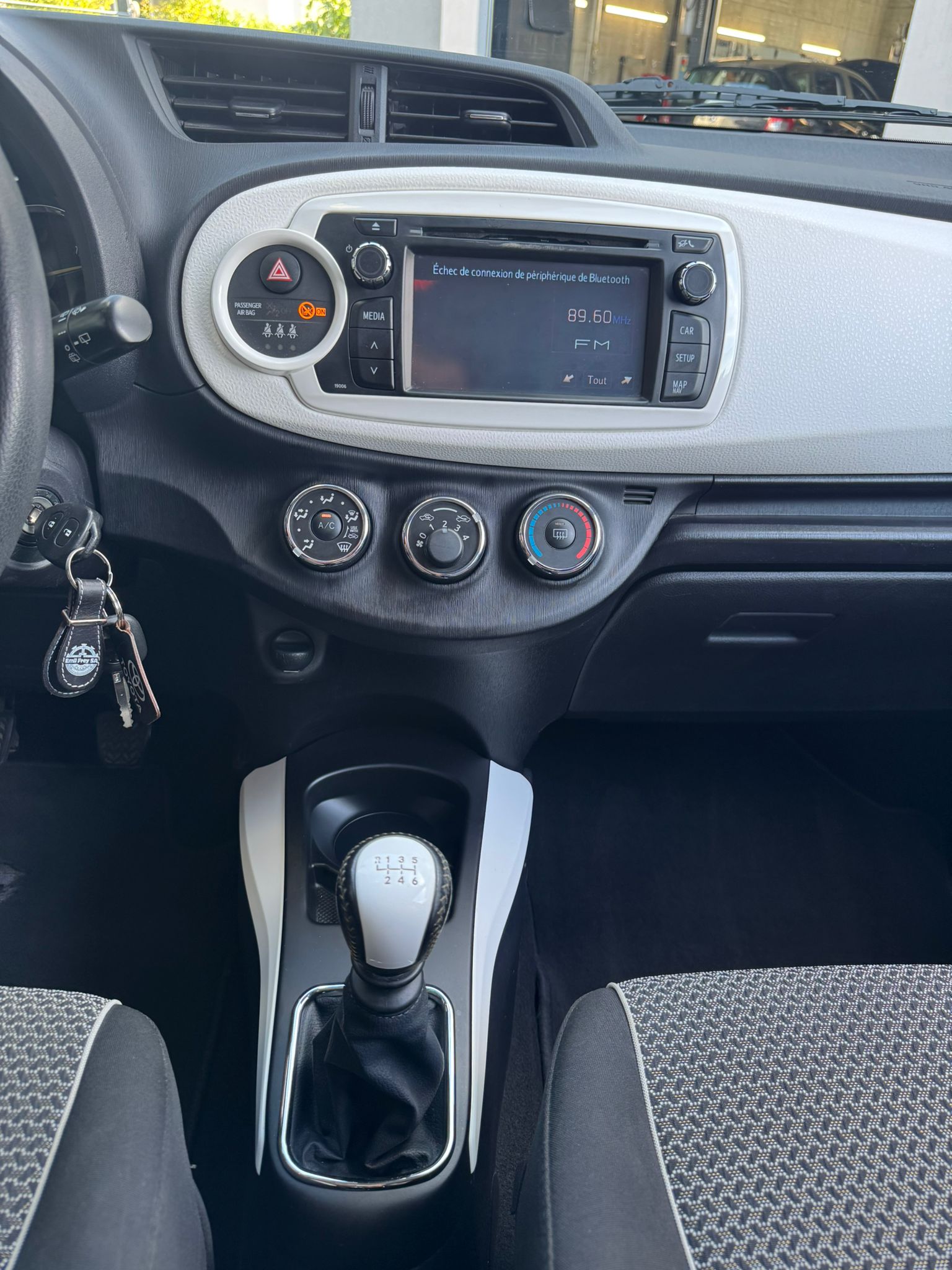TOYOTA Yaris 1.33 Style-image-17