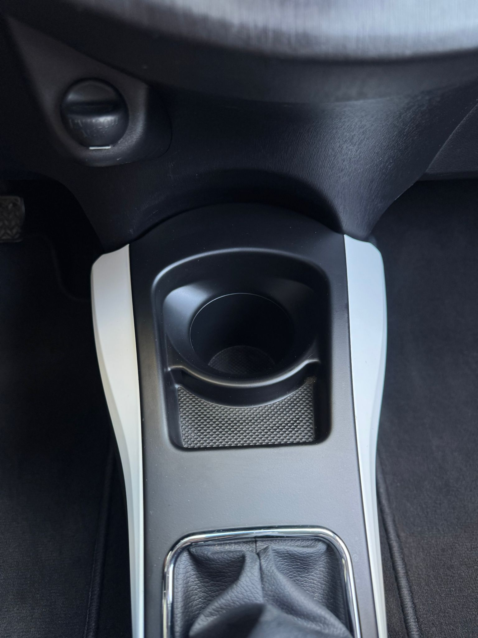 TOYOTA Yaris 1.33 Style-image-18