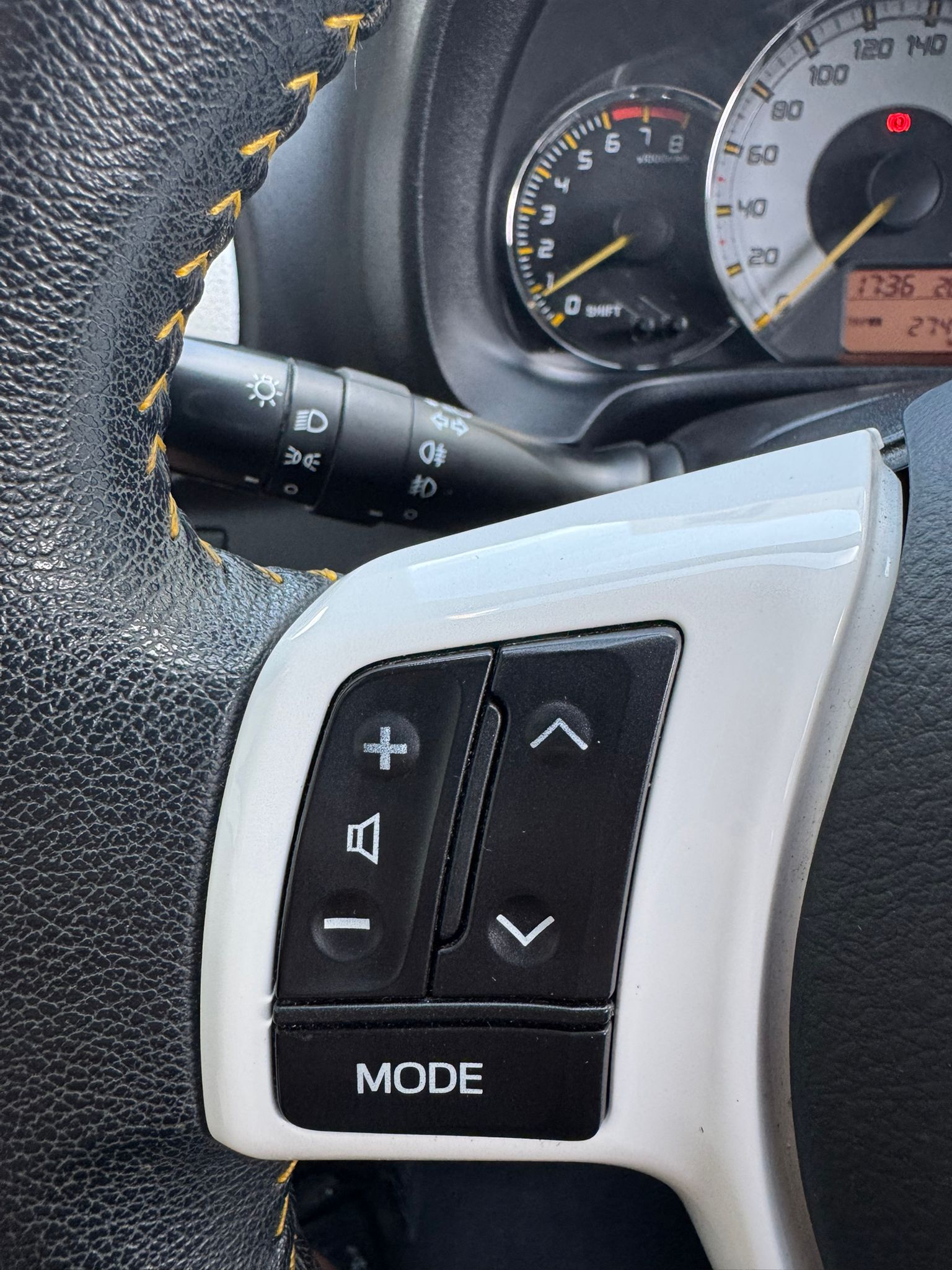 TOYOTA Yaris 1.33 Style-image-15