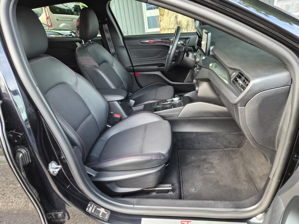 FORD Focus 1.0 SCTi ST Line X Automatic-image-9