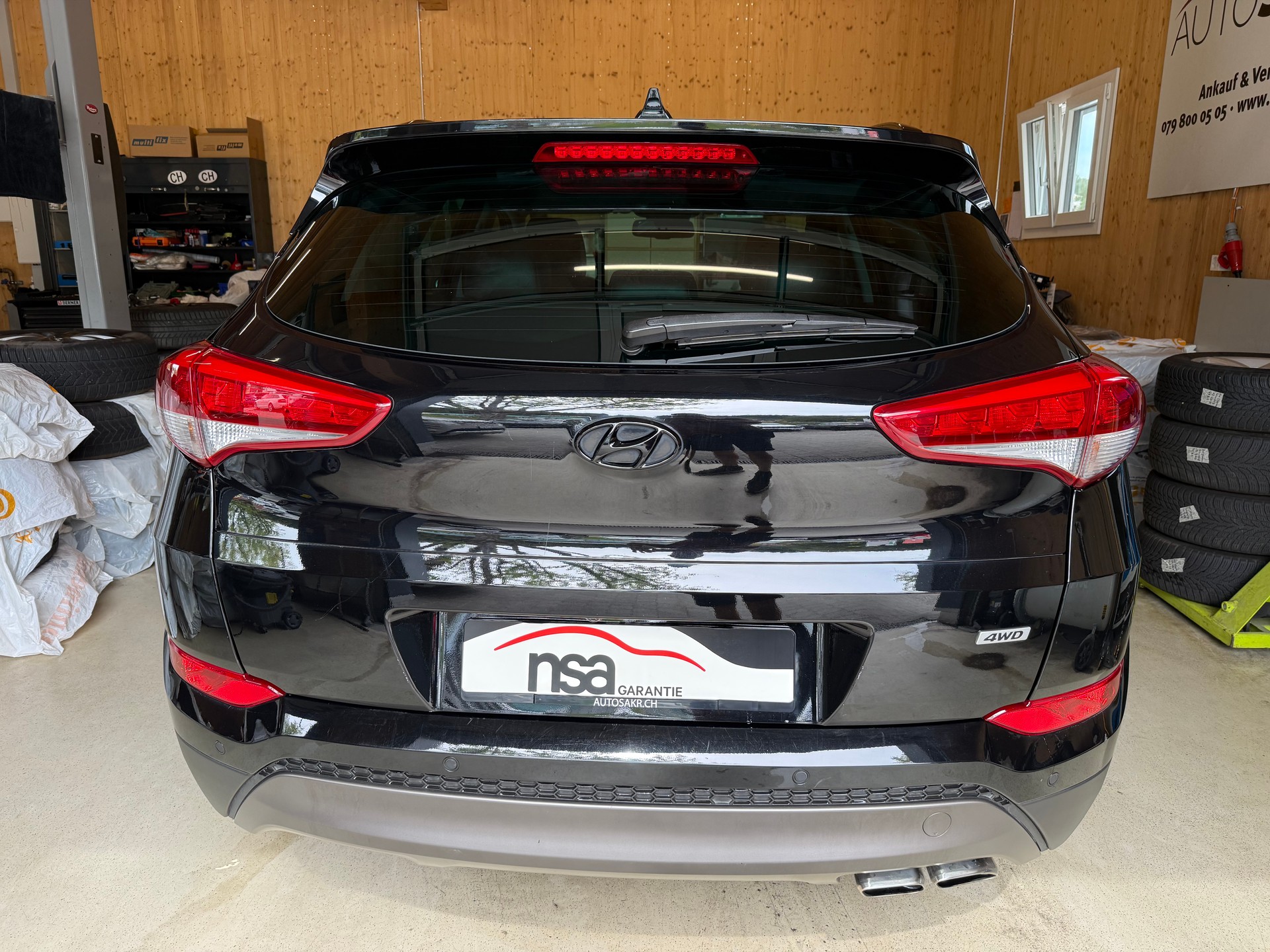 HYUNDAI Tucson 2.0 CRDI Launch Edition 4WD Automatic-image-4