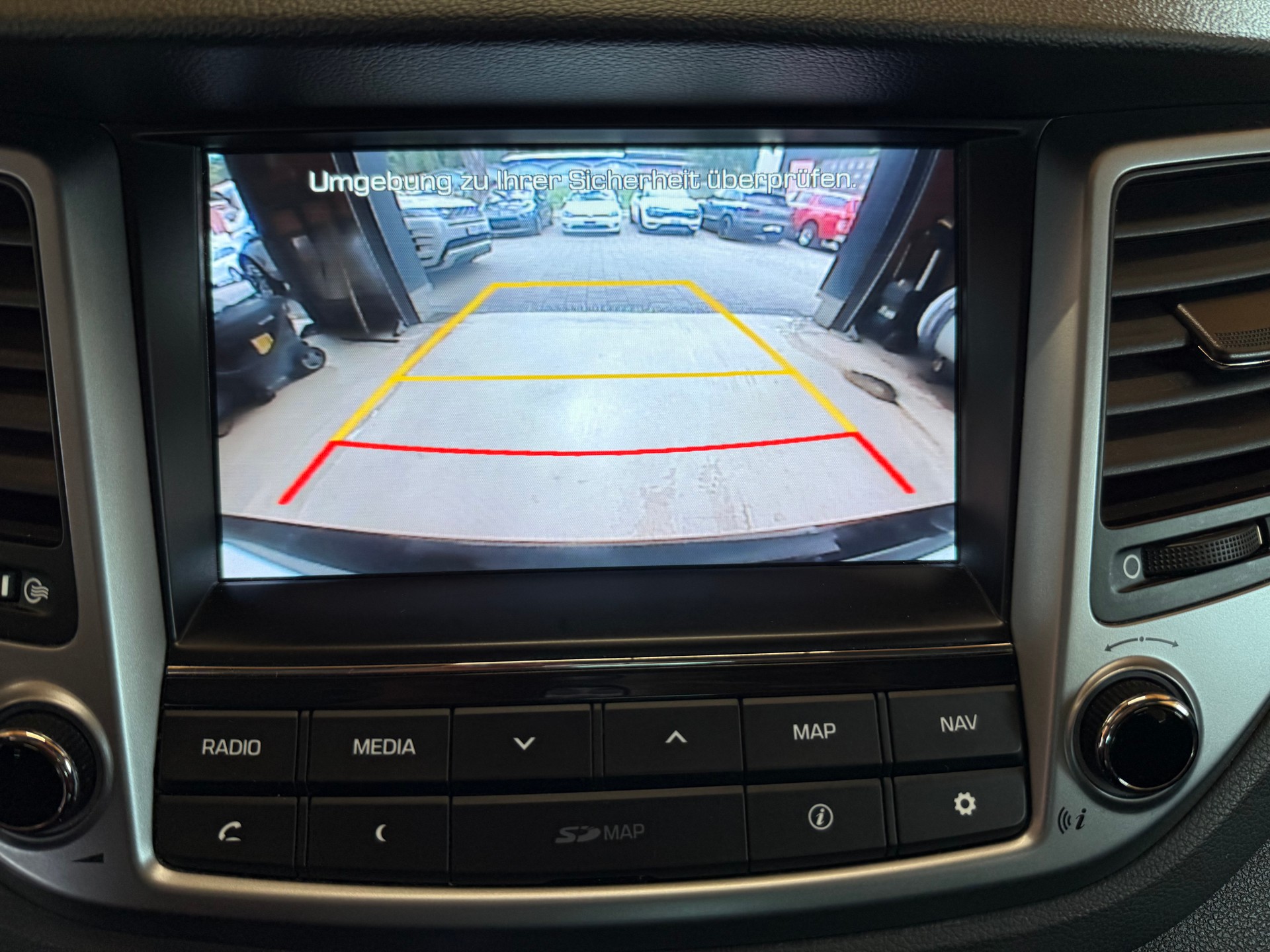 HYUNDAI Tucson 2.0 CRDI Launch Edition 4WD Automatic-image-13