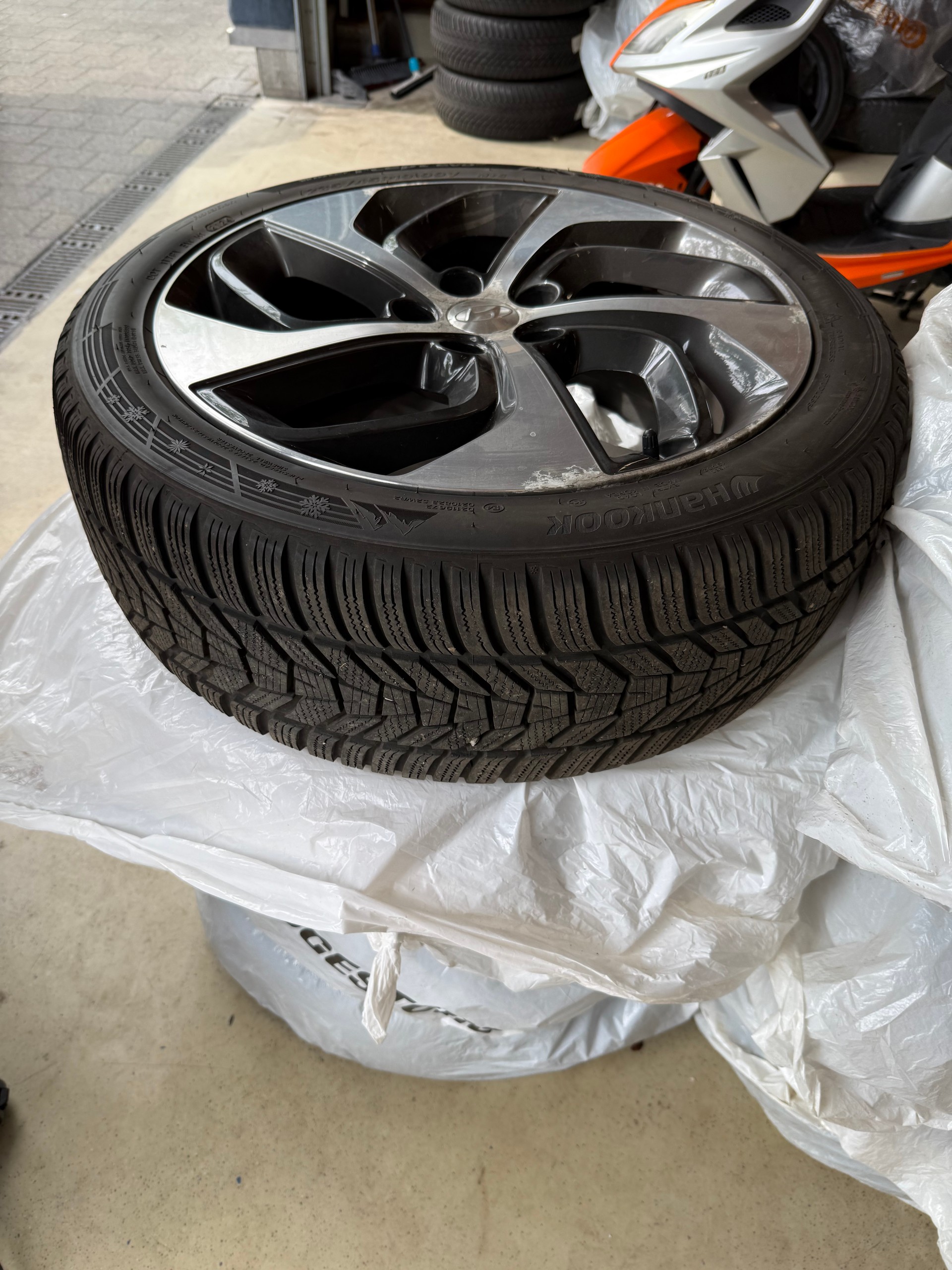 HYUNDAI Tucson 2.0 CRDI Launch Edition 4WD Automatic-image-19