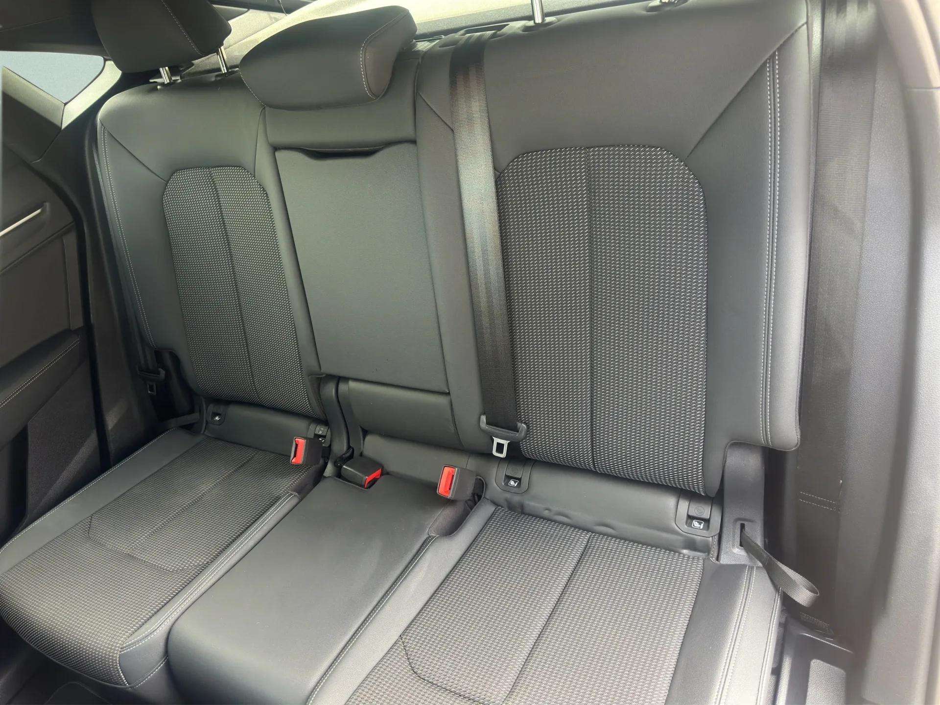 AUDI Q3 Sportback 40 TFSI S line quattro S-tronic-image-15