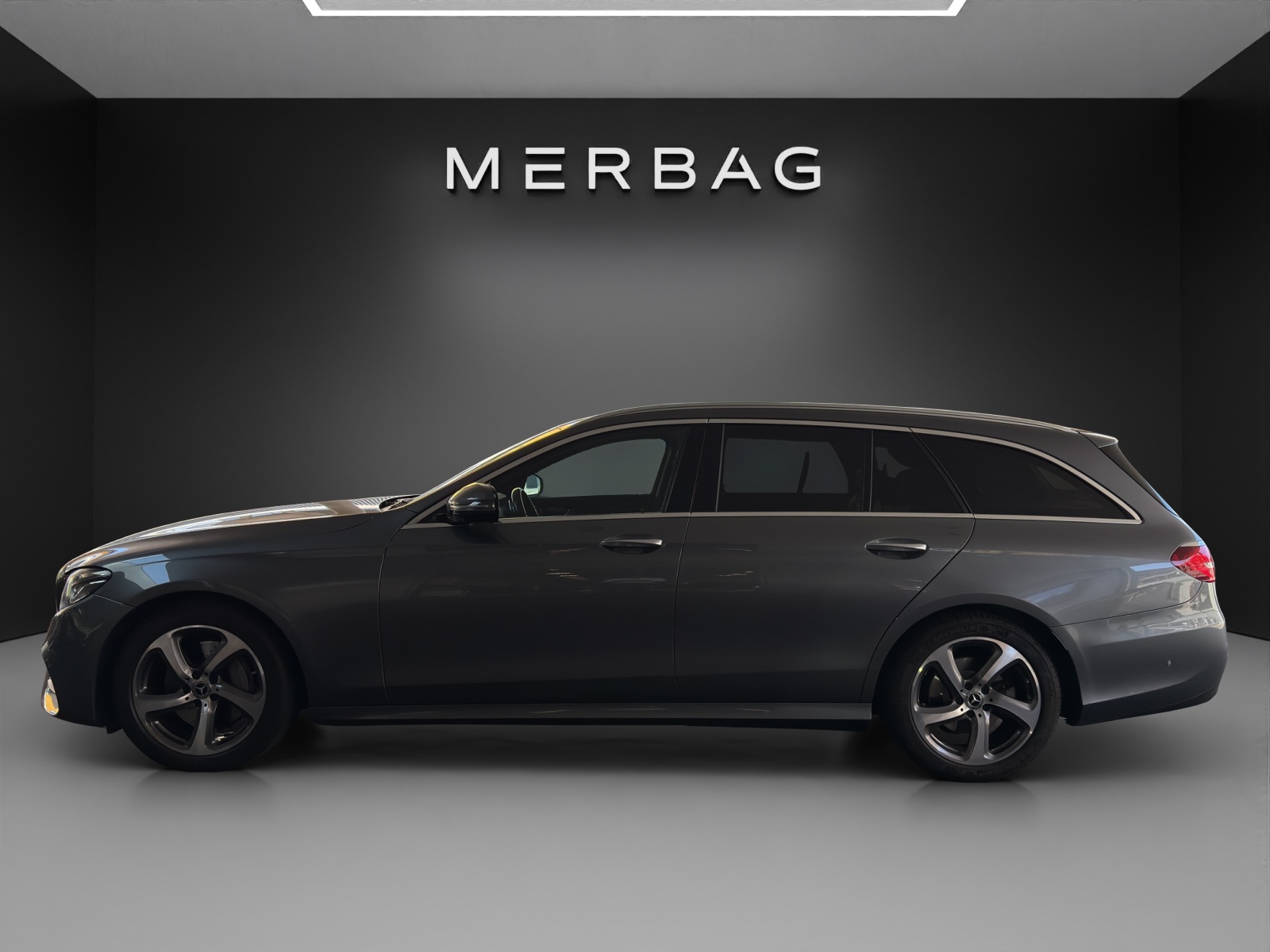MERCEDES-BENZ E 220 d AMG Line 4Matic 9G-Tronic-image-4