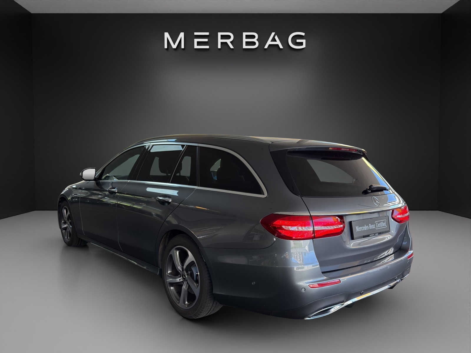 MERCEDES-BENZ E 220 d AMG Line 4Matic 9G-Tronic-image-5