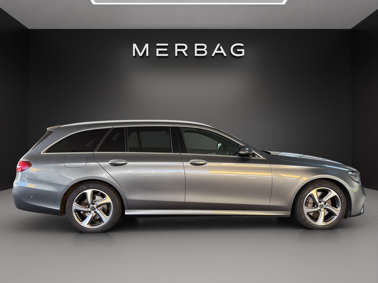 MERCEDES-BENZ E 220 d AMG Line 4Matic 9G-Tronic-image-3