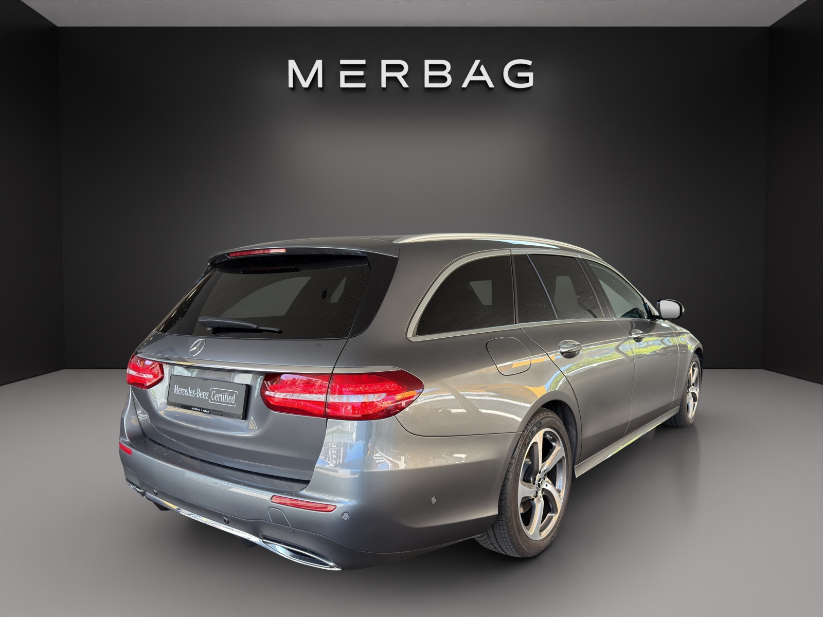 MERCEDES-BENZ E 220 d AMG Line 4Matic 9G-Tronic-image-7