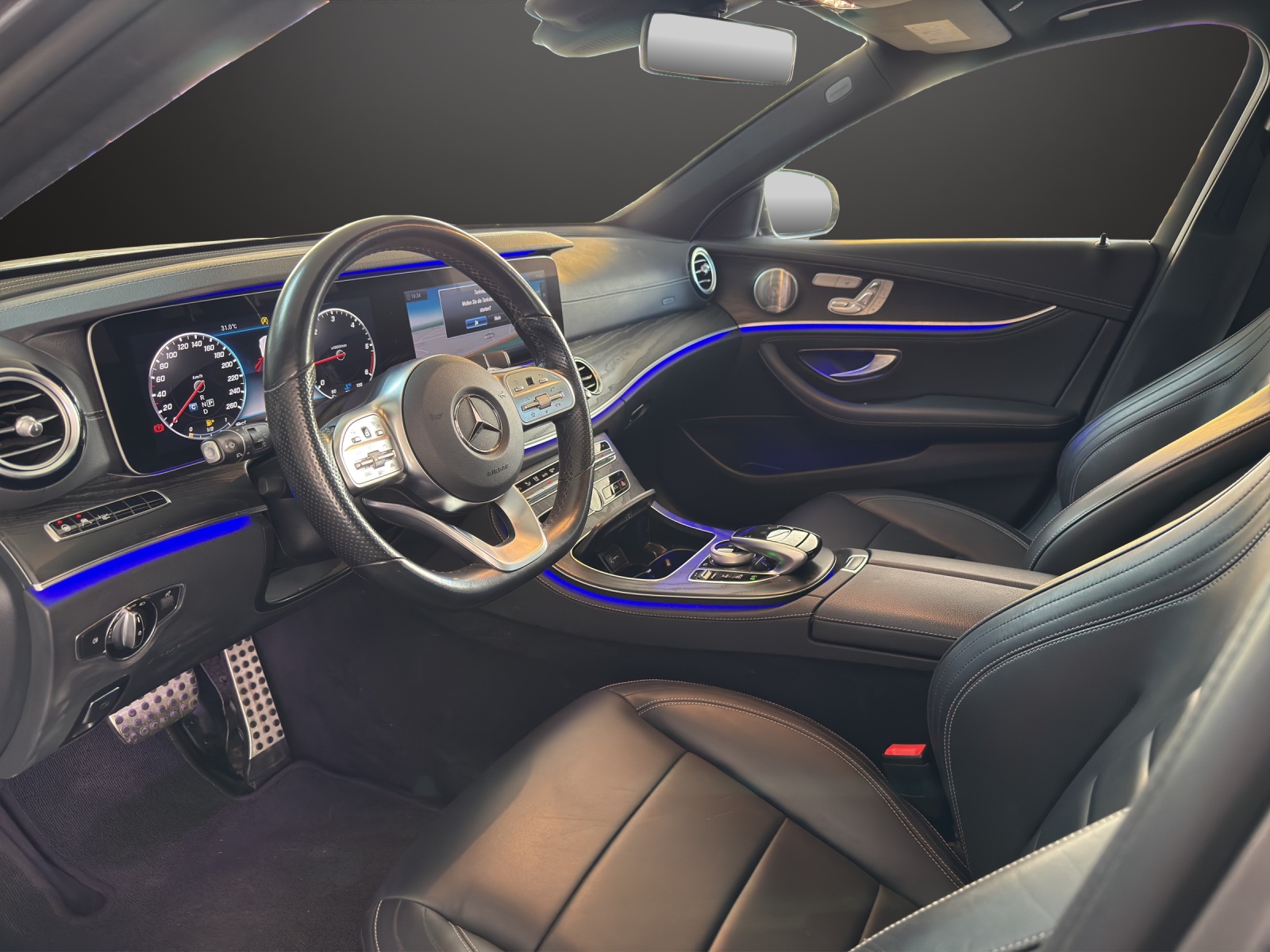 MERCEDES-BENZ E 220 d AMG Line 4Matic 9G-Tronic-image-9