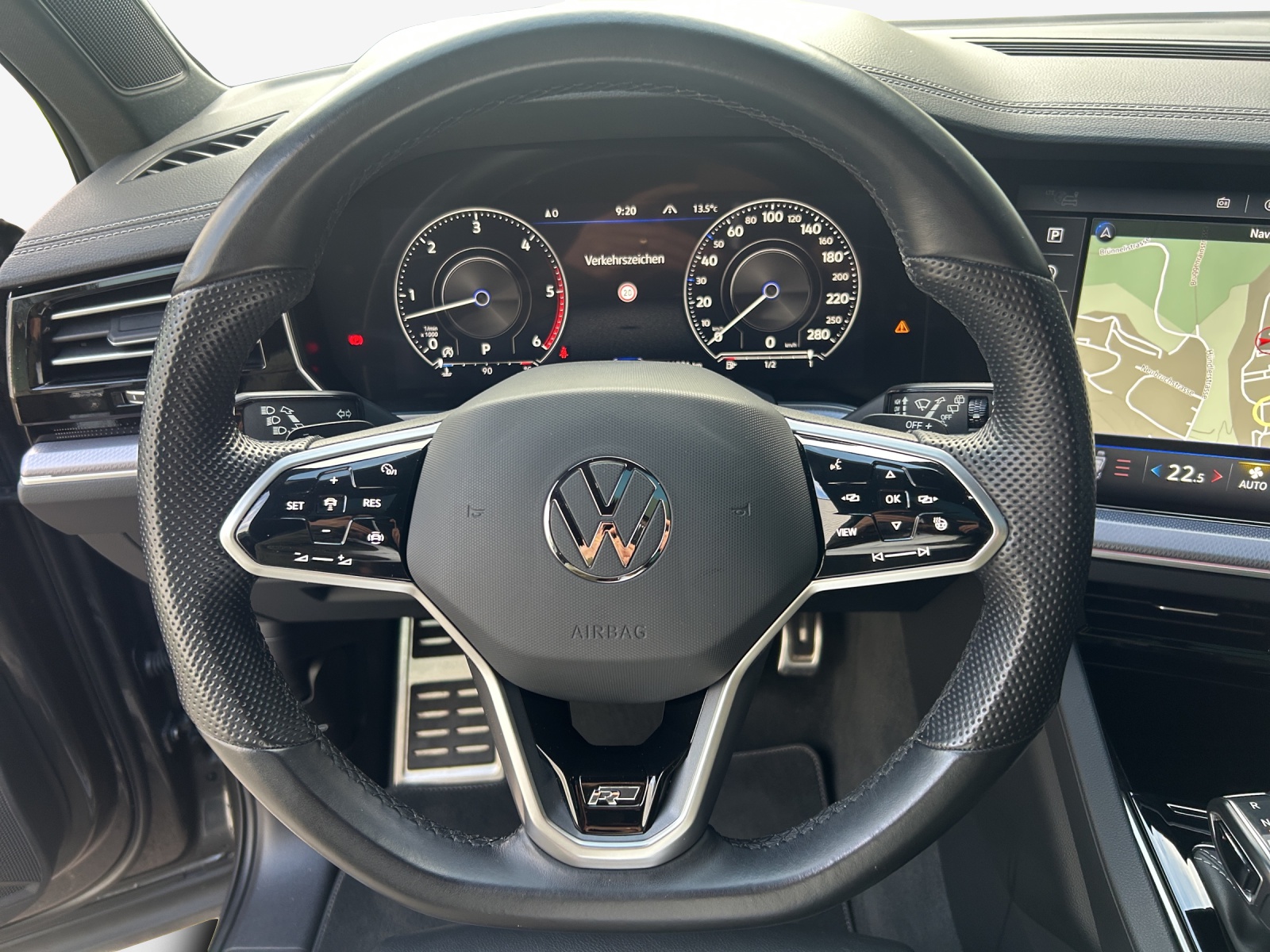 VW Touareg 3.0 TDI R Line Tiptronic-image-9