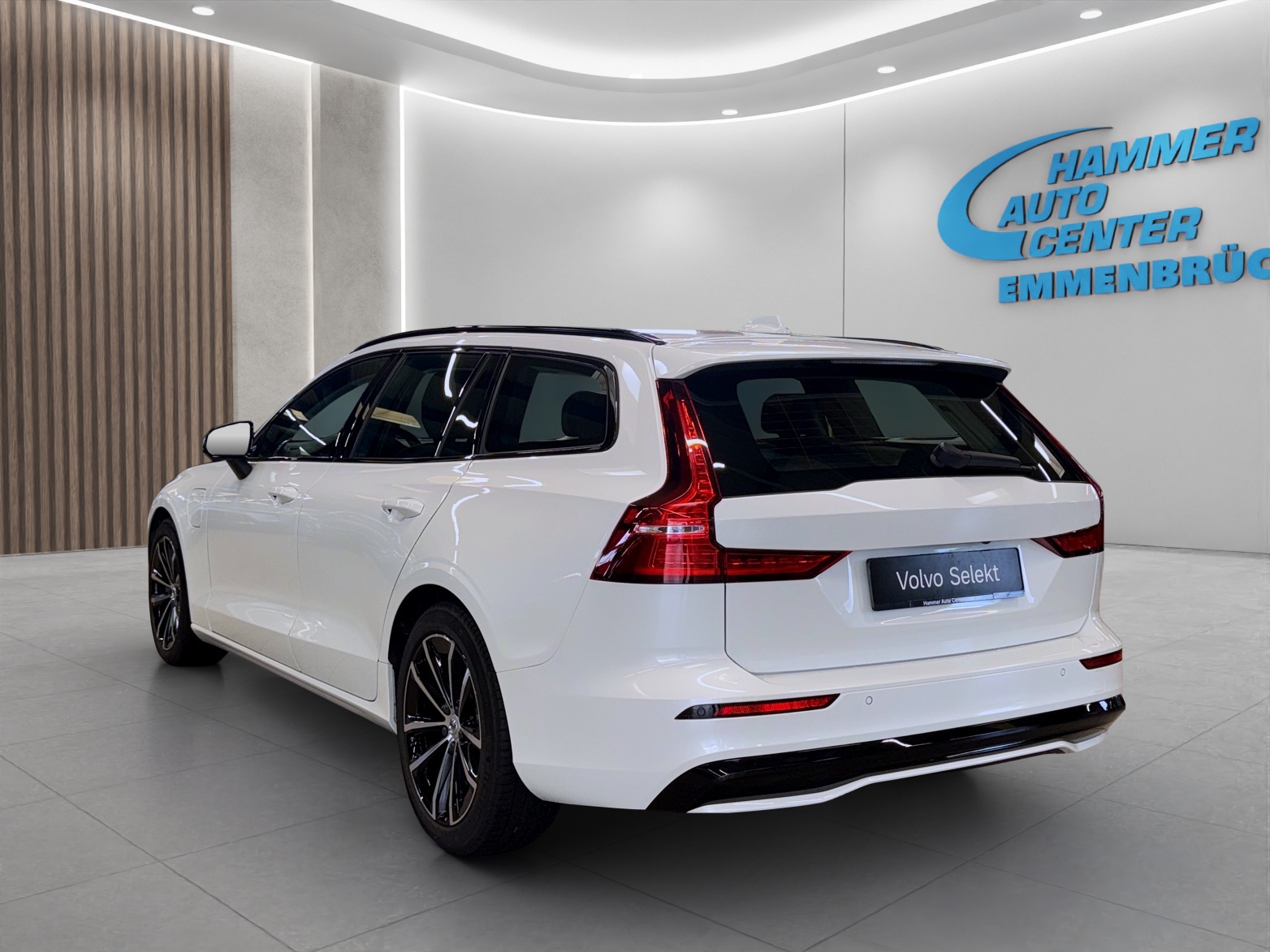 VOLVO V60 2.0 T6 TE Plus Dark eAWD-image-3