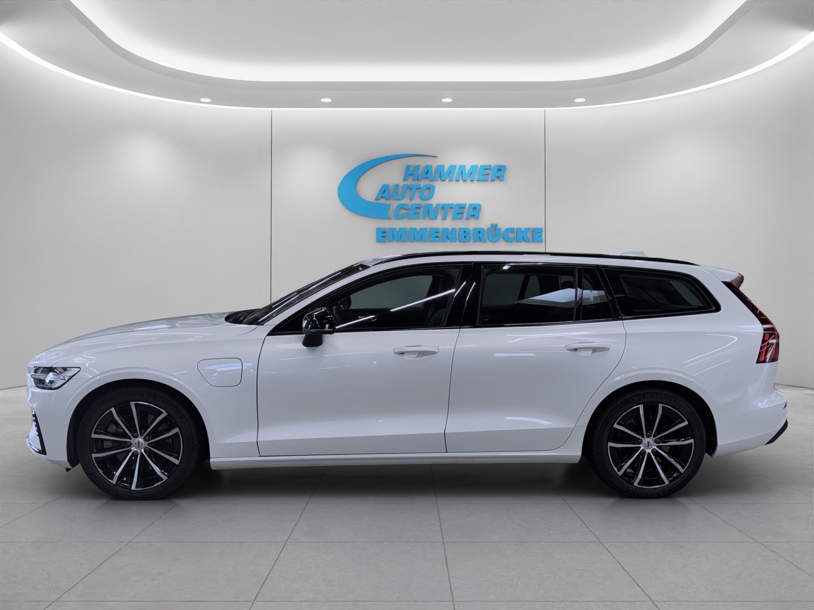 VOLVO V60 2.0 T6 TE Plus Dark eAWD-image-1