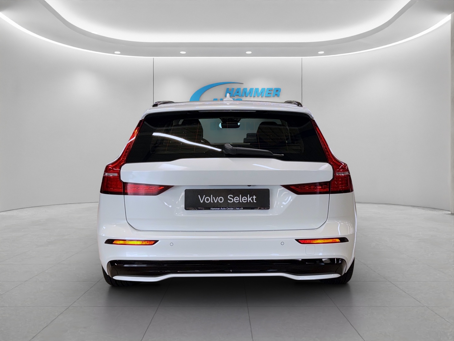 VOLVO V60 2.0 T6 TE Plus Dark eAWD-image-4
